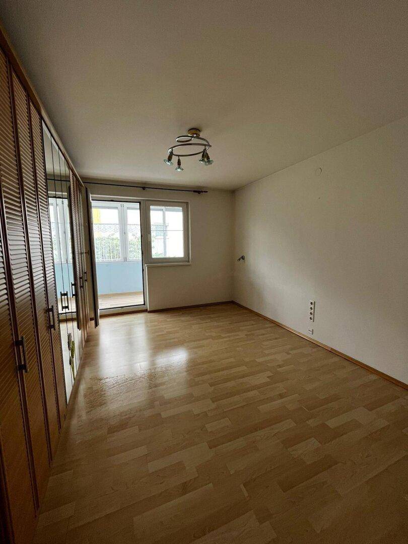 Erstes Schlafzimmer