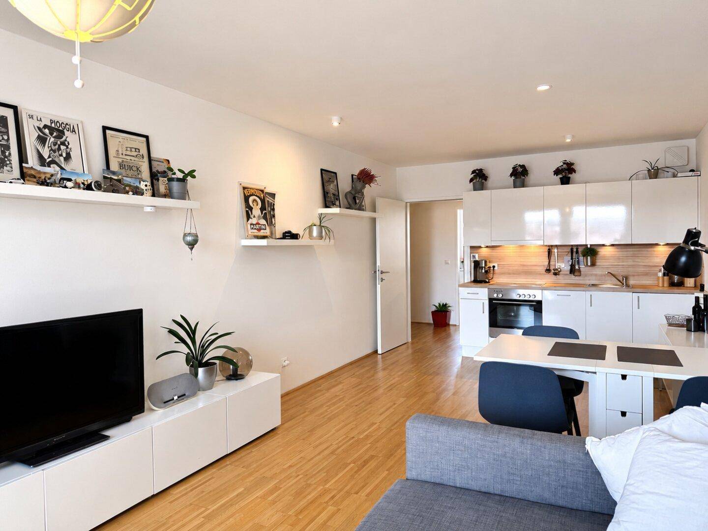 Großzügiges 2-Zimmer-Business-Apartment nahe Schönbrunn - Loggia, Fernblick aus dem 7. Obergeschoss &amp; flexible Mietdauer - Ansicht 2