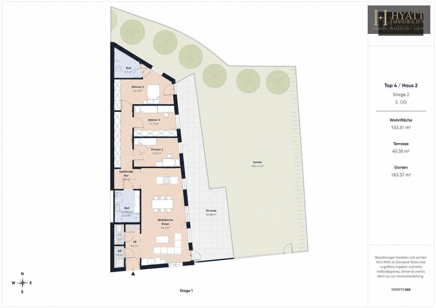 Grundriss der Etage 1 mit Wohnküche, drei Zimmern, Terrasse und Garten.