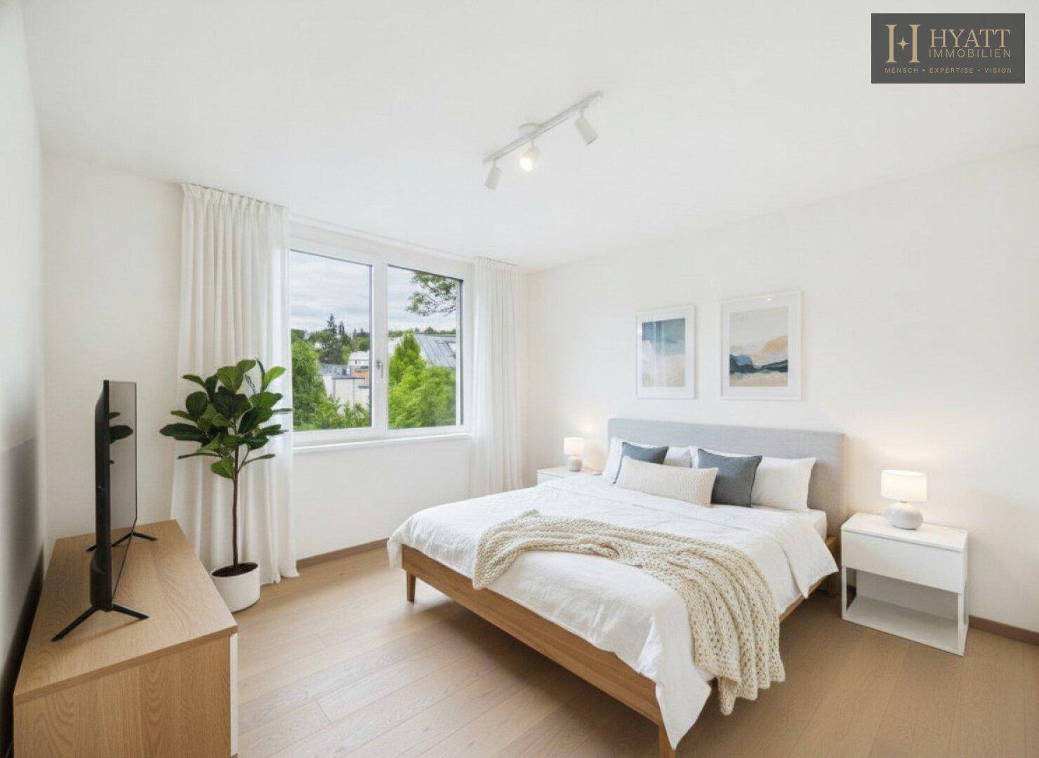 Helles Schlafzimmer mit großem Fenster, Holzbett, Parkettboden und Blick ins Grüne.