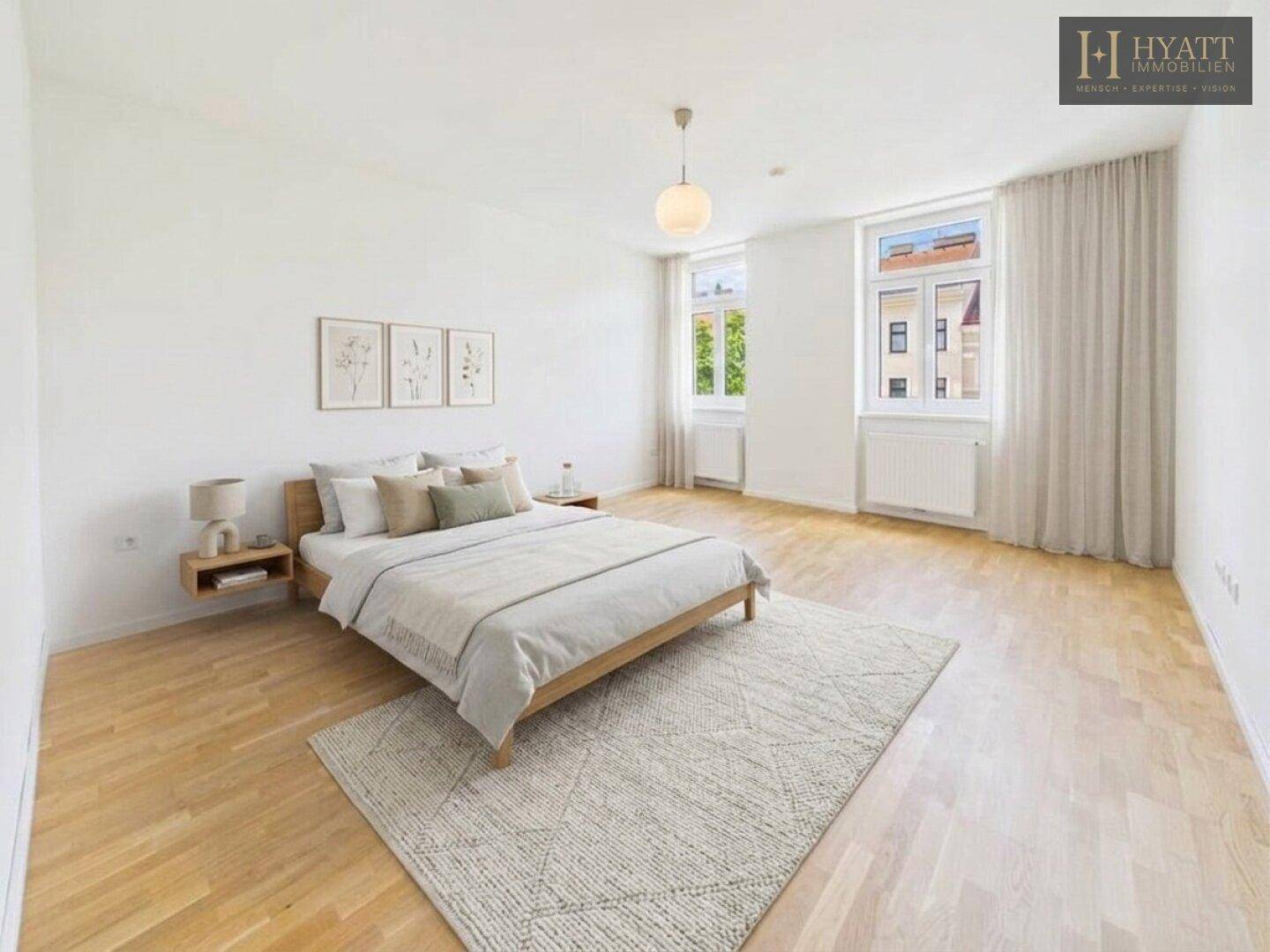 Geräumiges Schlafzimmer mit Holzbett, Parkettboden und großen Fenstern für viel natürliches Licht.