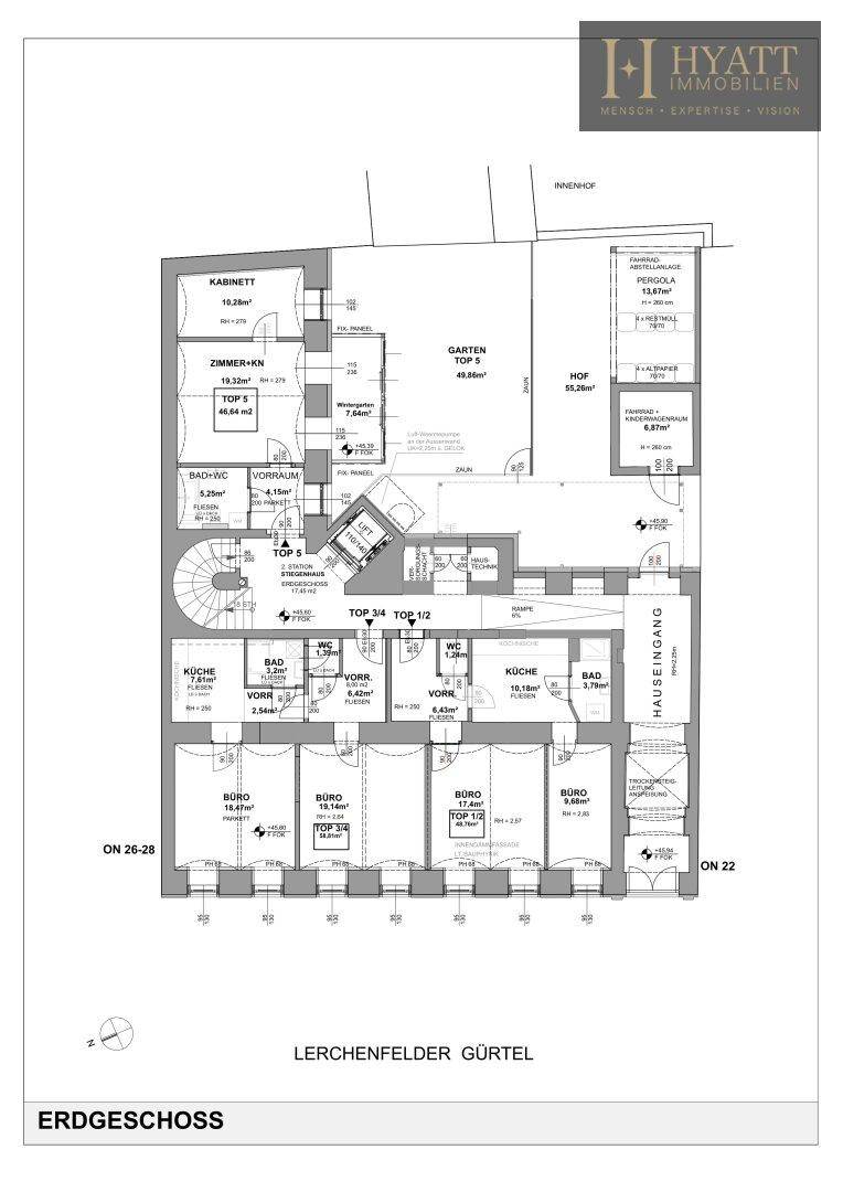 Grundriss des Erdgeschosses mit mehreren Büros und Zugang zum Innenhof.