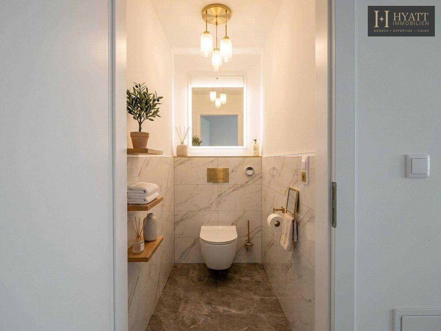 Modernes Gäste-WC mit Marmorfliesen, Wand-WC und stilvoller Beleuchtung.