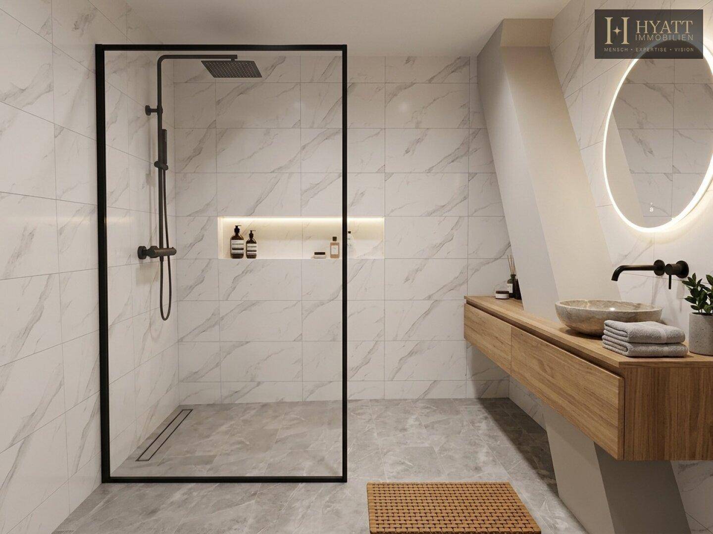 Elegantes Badezimmer mit großer begehbarer Dusche, Marmorfliesen und modernem Waschtisch.