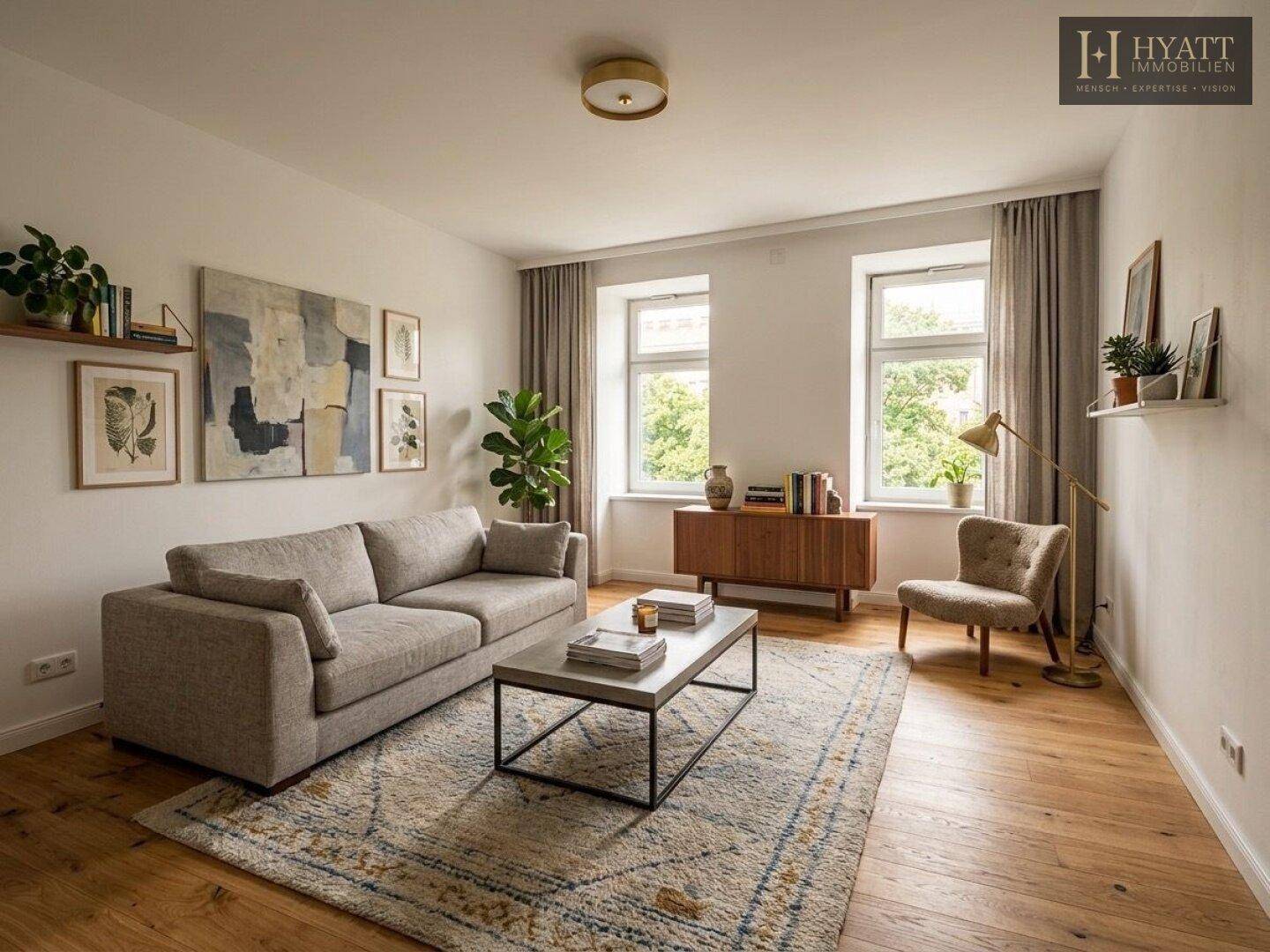 Helles Wohnzimmer mit Holzboden, beigem Sofa, modernem Teppich und großen Fenstern.