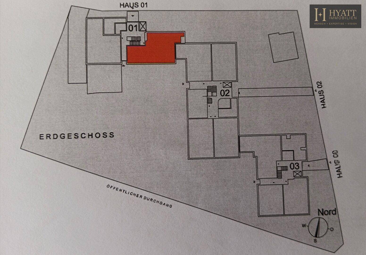 Grundriss des Erdgeschosses mit mehreren Wohneinheiten, wobei Einheit 01 rot hervorgehoben ist.