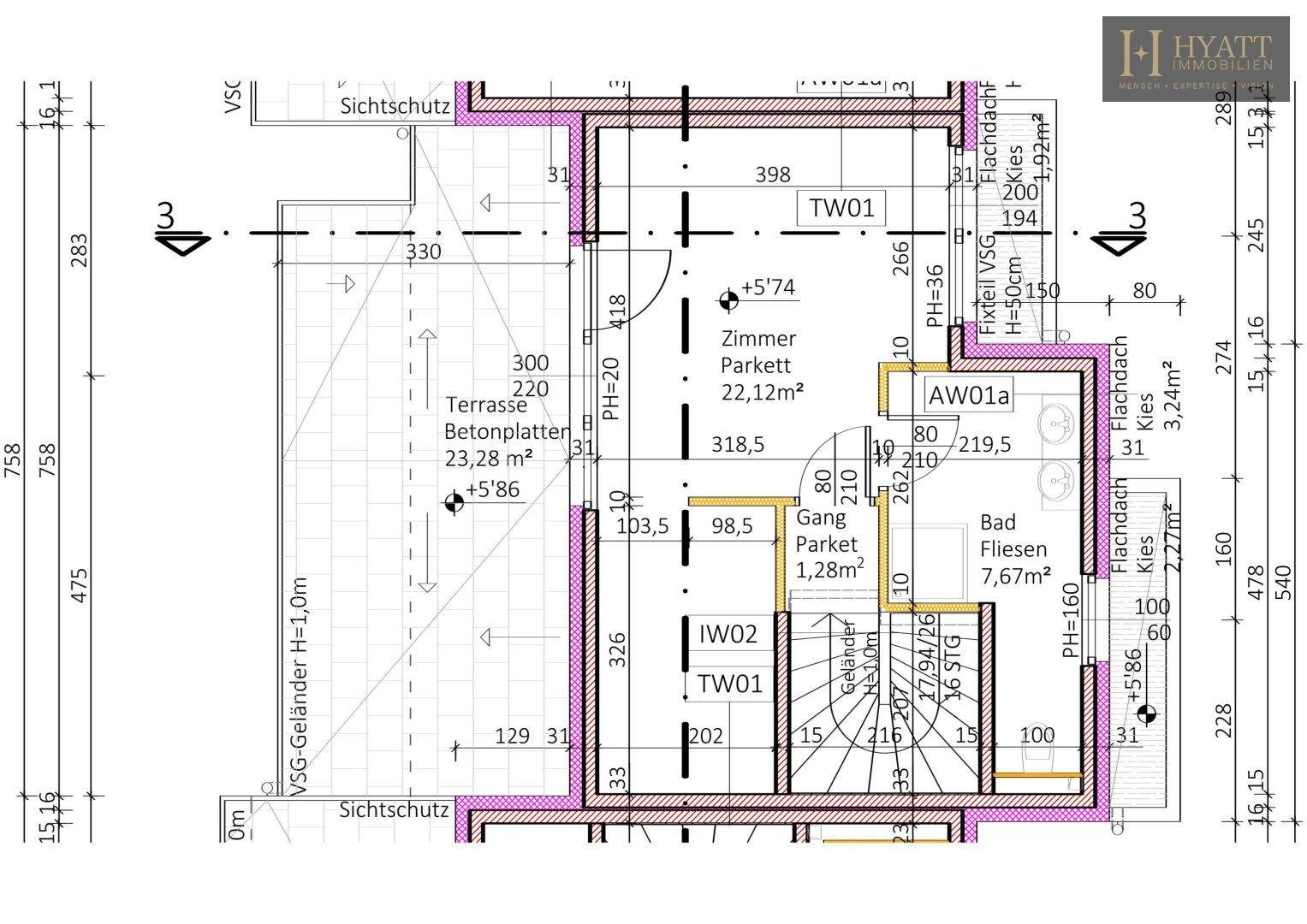 Grundriss einer oberen Etage mit Zimmer, Bad und Terrasse, inklusive Maßangaben.