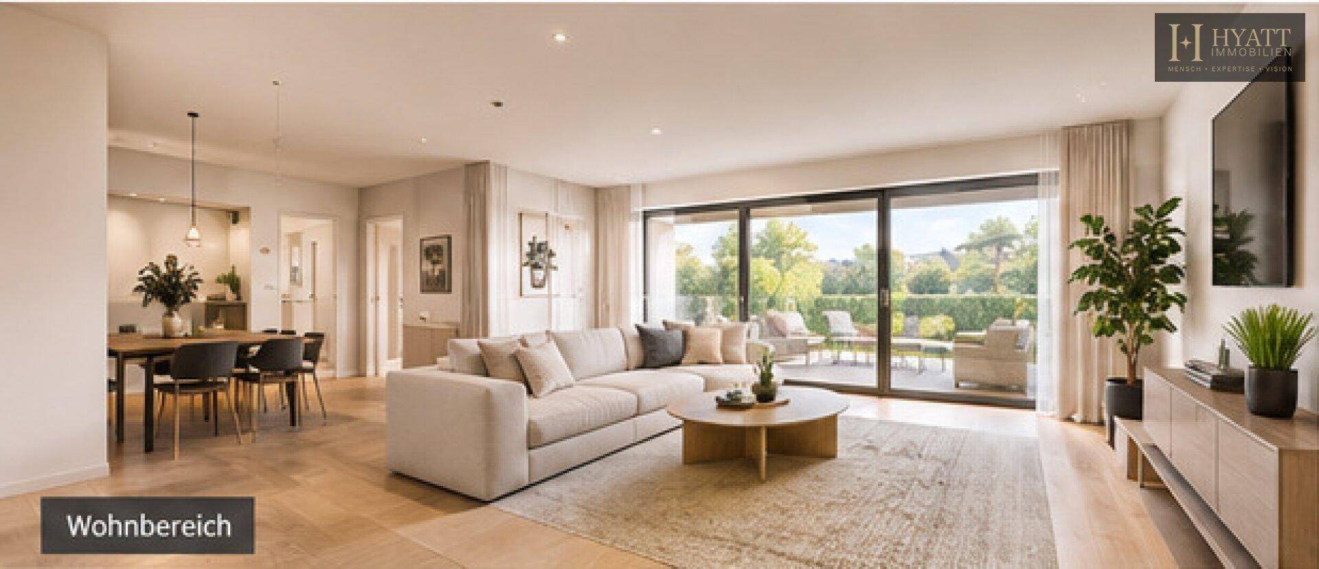 Heller, offener Wohn-Essbereich mit Holzboden, großem Sofa und Zugang zur Terrasse.