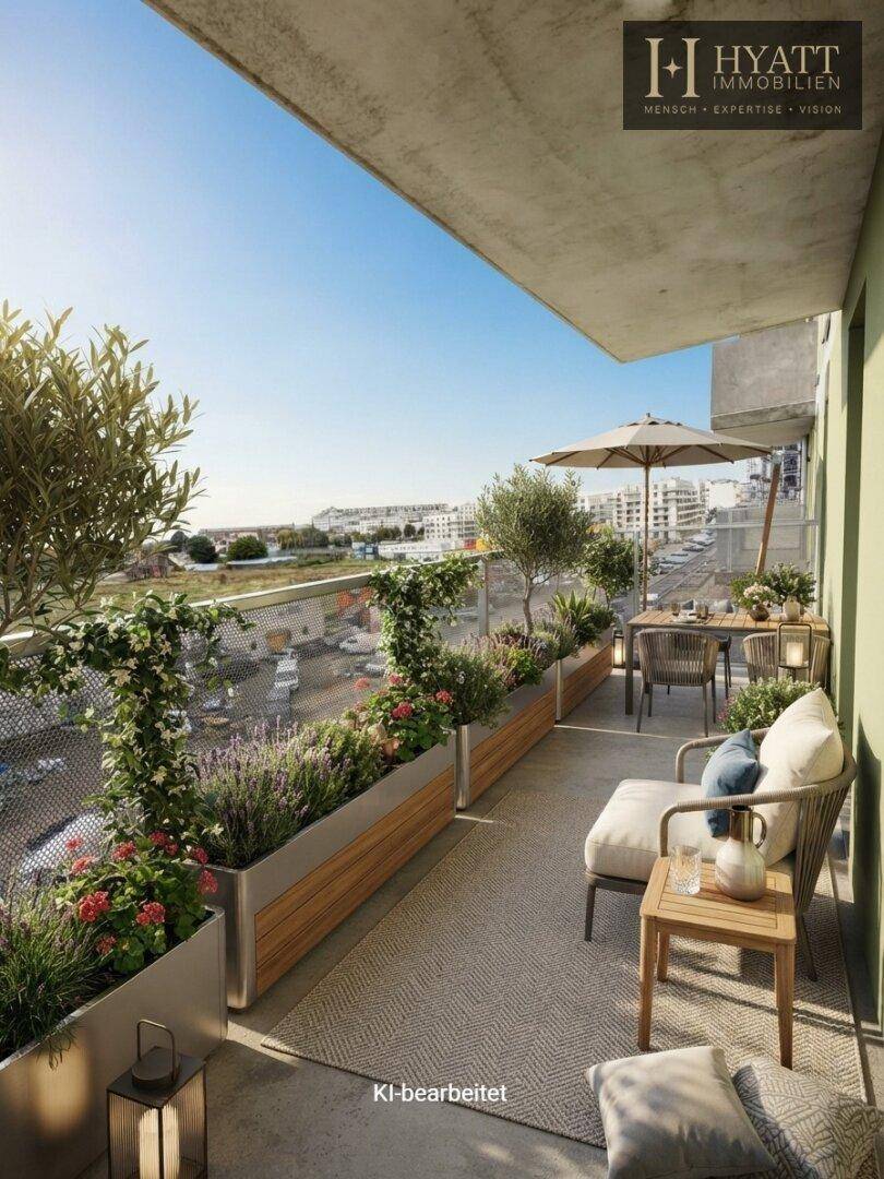 Attraktiver Balkon mit Pflanzen, Sitzgelegenheiten und Blick auf die städtische Umgebung.