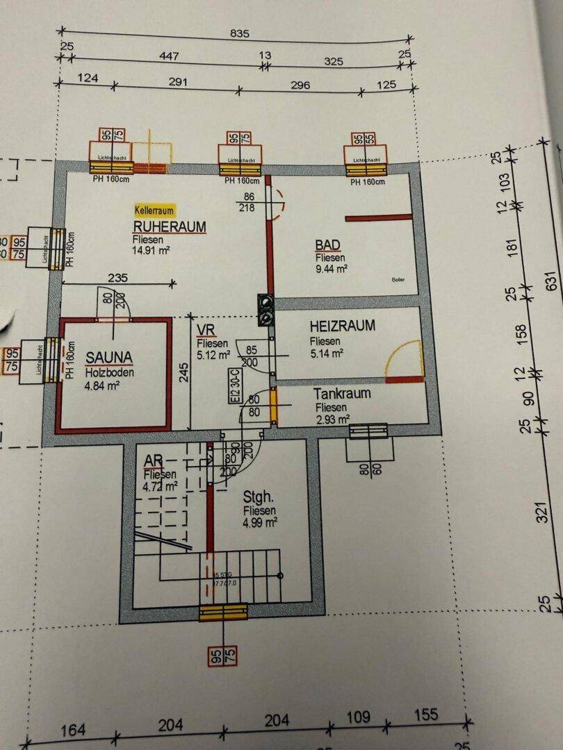 Grundriss des Kellergeschosses mit Ruheraum, Bad, Heizraum und Sauna.