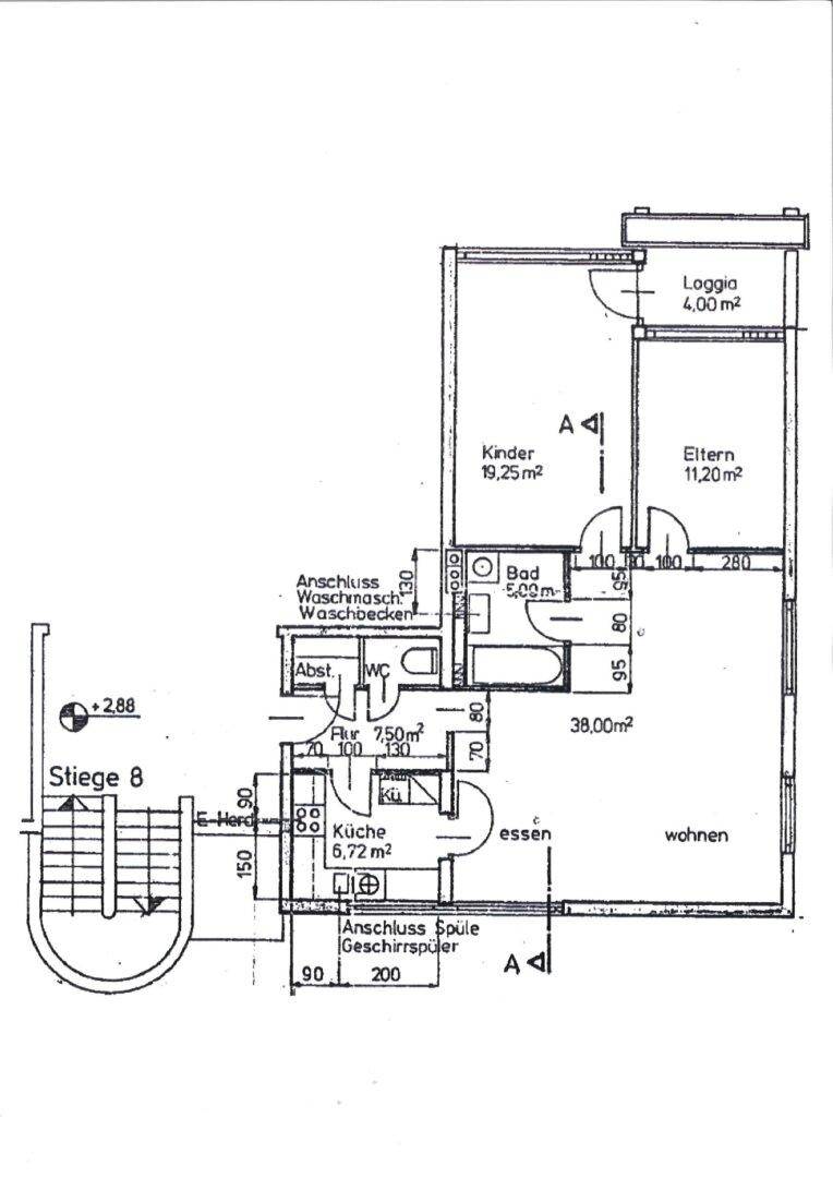 Grundriss der Wohnung mit Loggia, Küche, Bad und drei Zimmern.