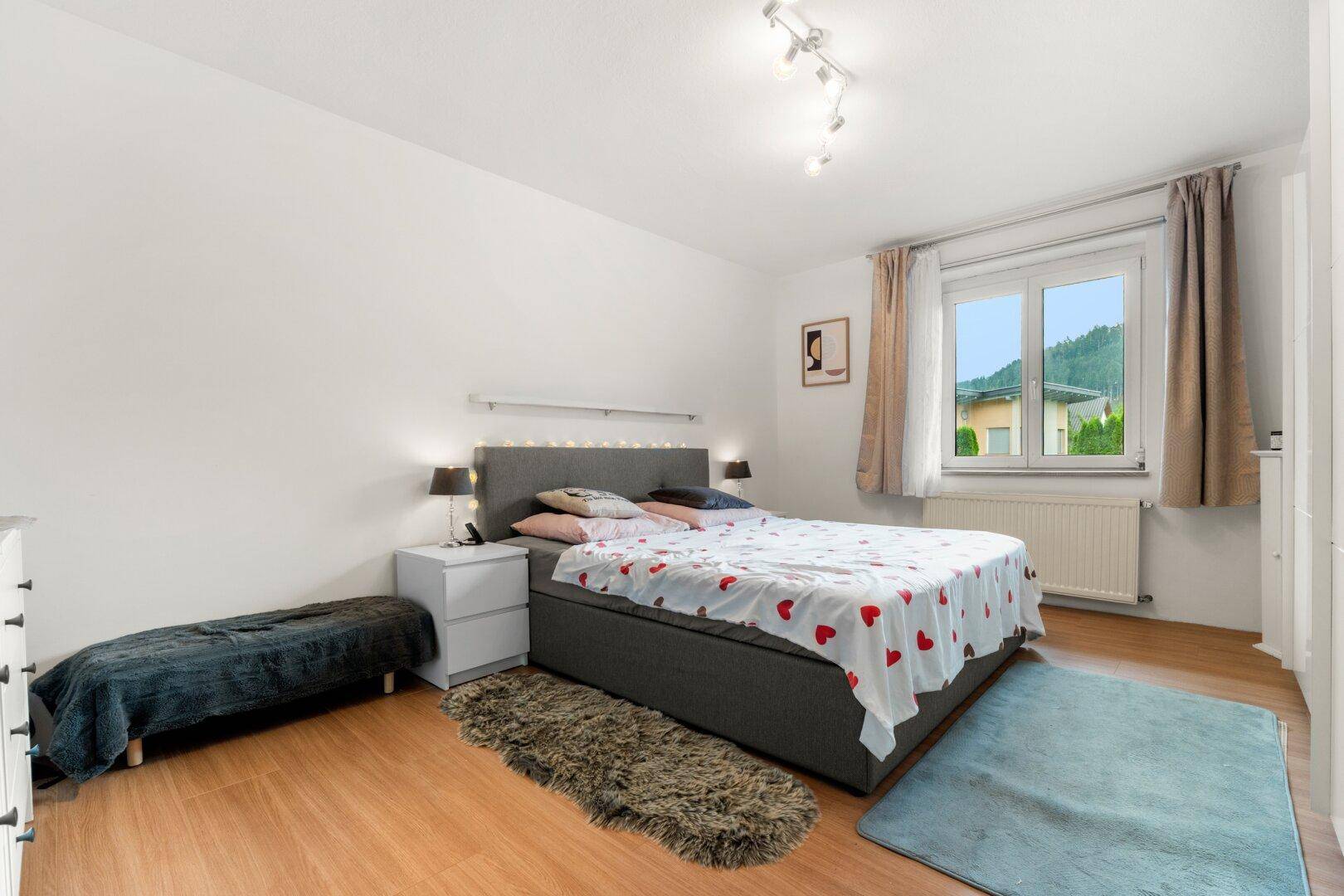 Schlafzimmer 1