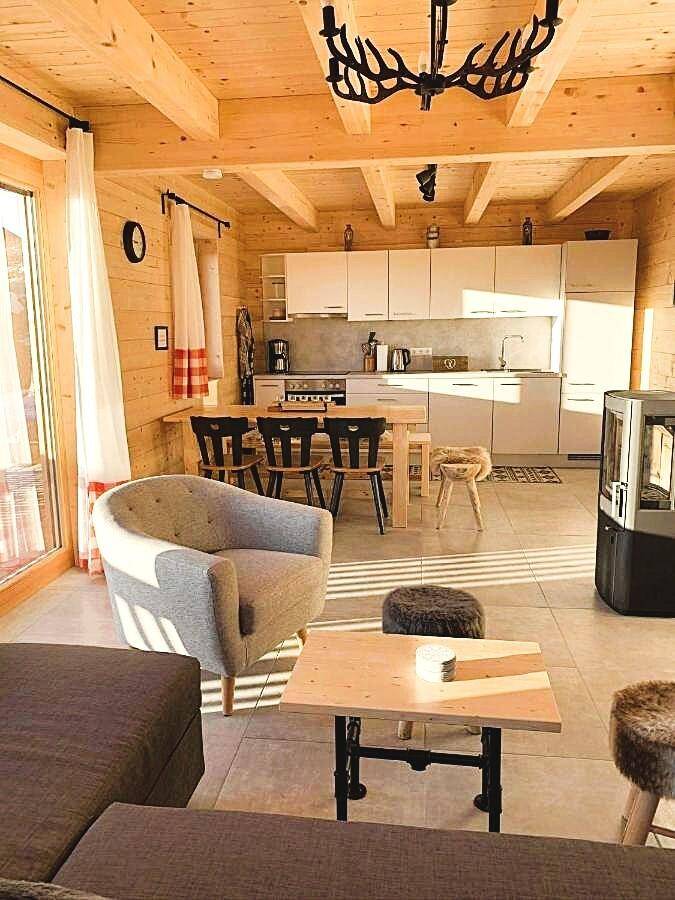 Almresi Wohnzimmer seitlich