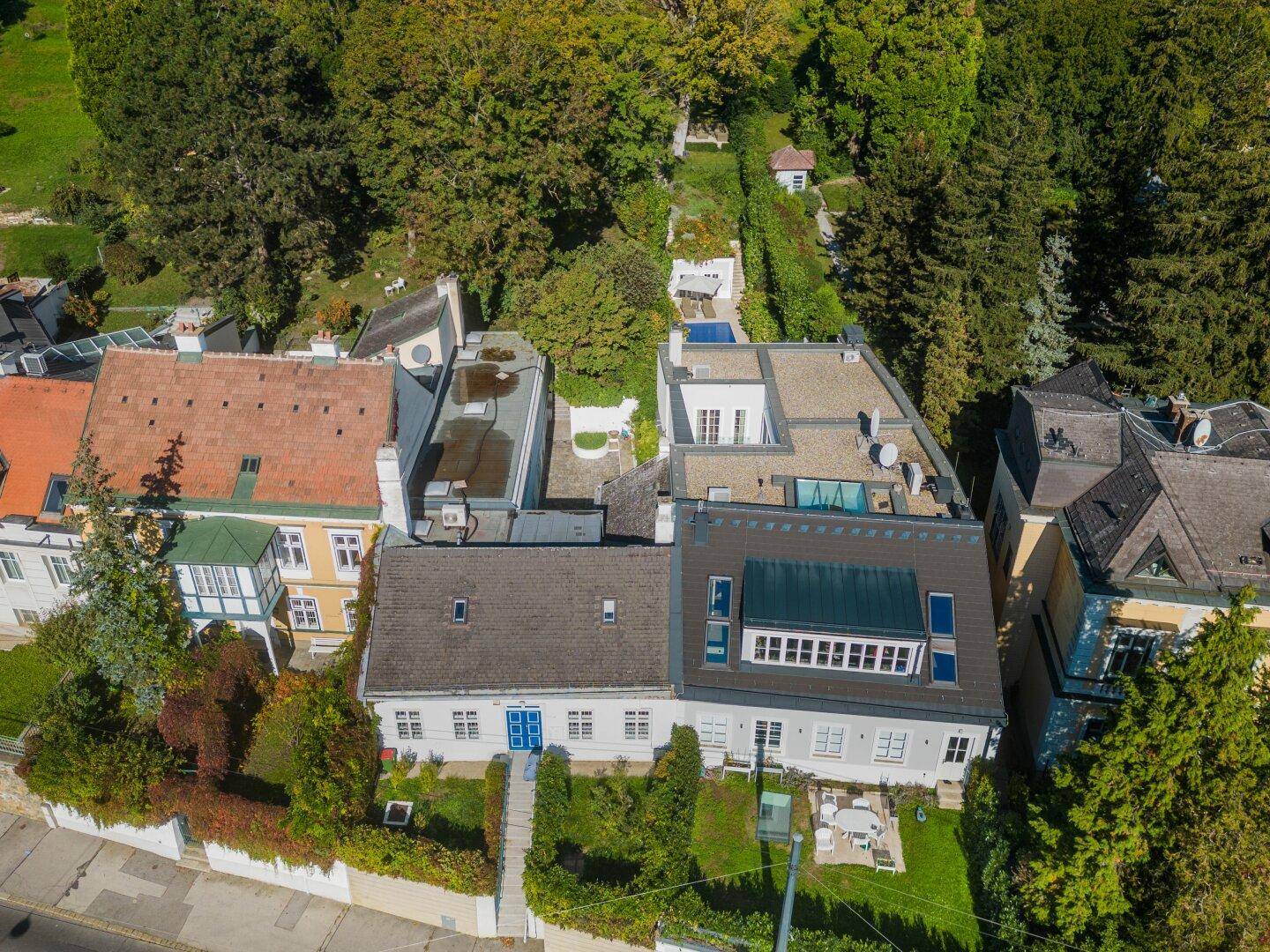 Familiensitz mit Atrium Innenhof, 7 Zimmer und großer Grünfläche sucht Sie – další
