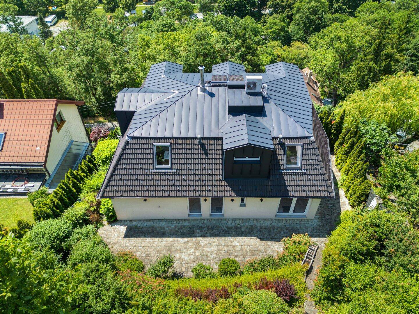 Blick über den rückwärtigen Gartenbereich