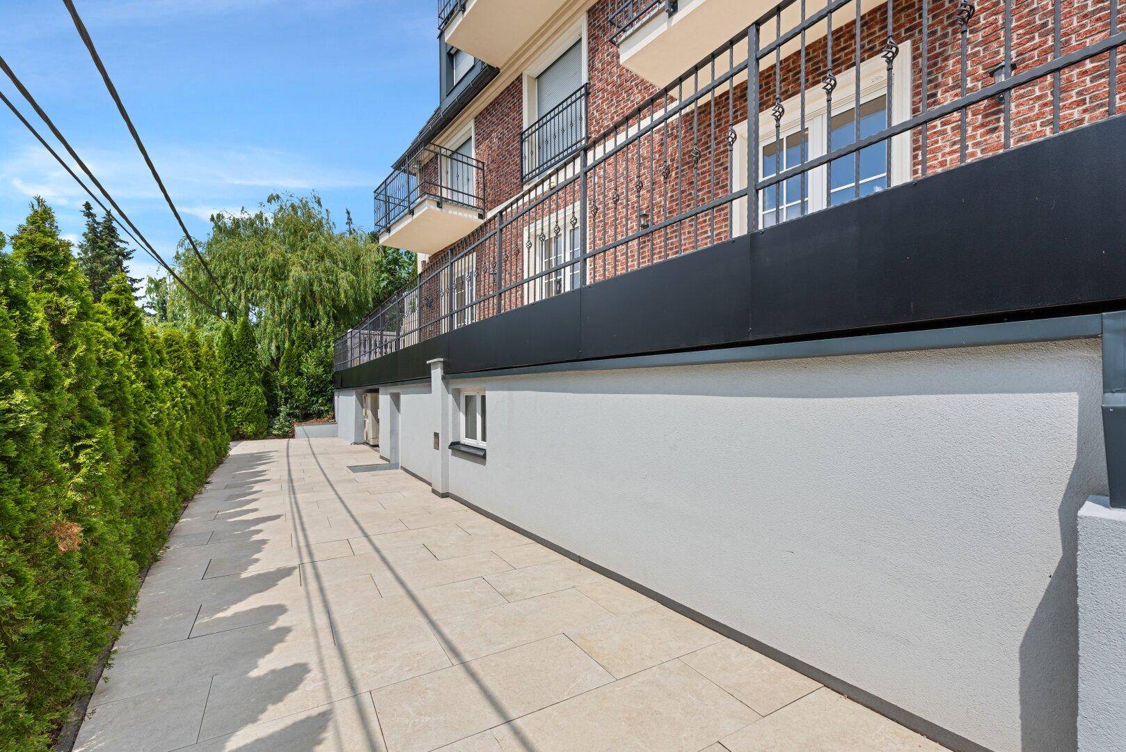 UG 2-Terrasse zum Wellnessbereich