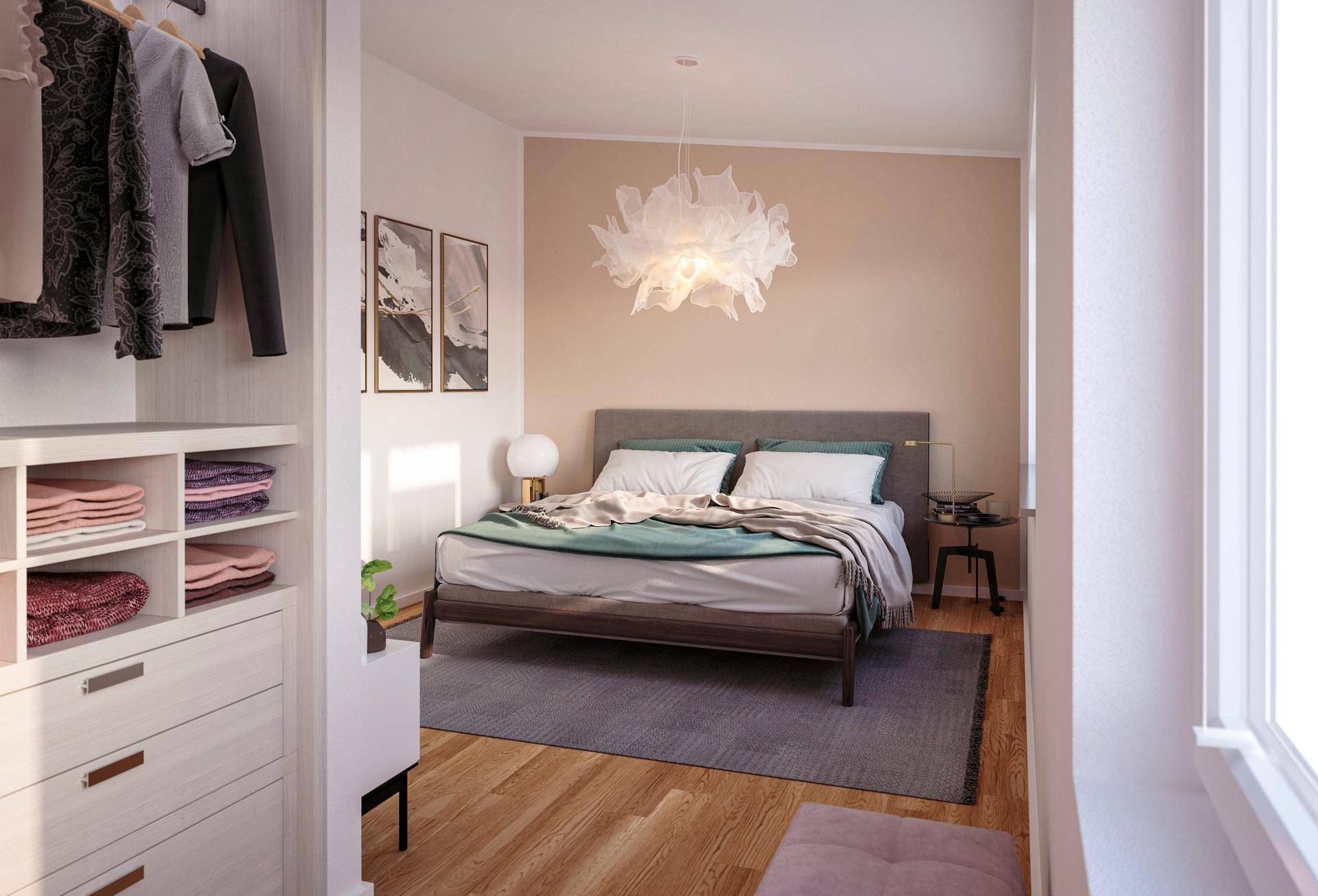 Gemütliches Schlafzimmer mit hellem Holzboden und integriertem Ankleidebereich.
