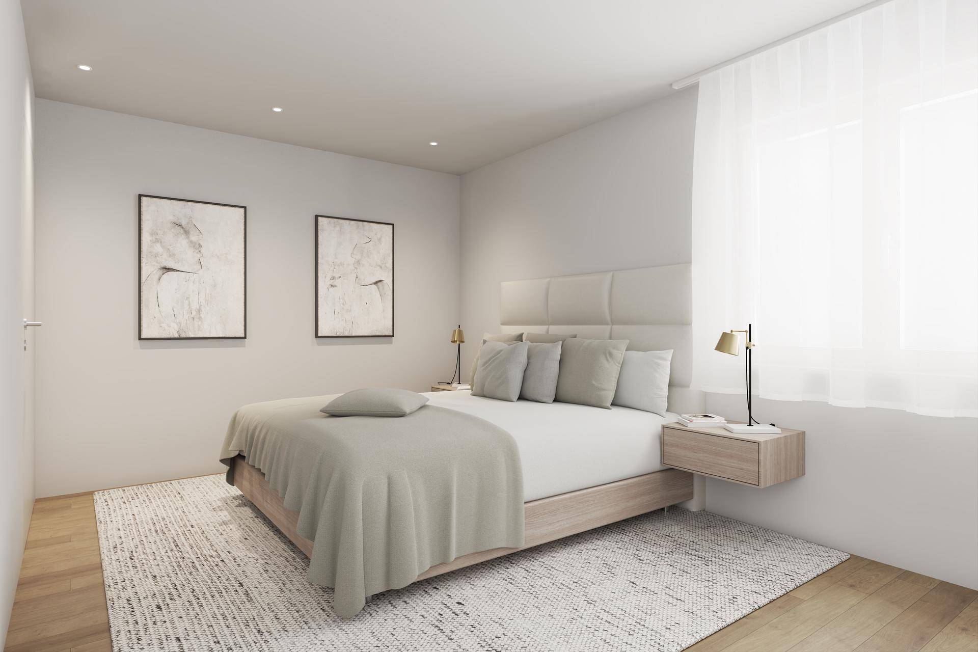 Helles Schlafzimmer mit großem Doppelbett, minimalistischer Einrichtung und viel natürlichem Licht.