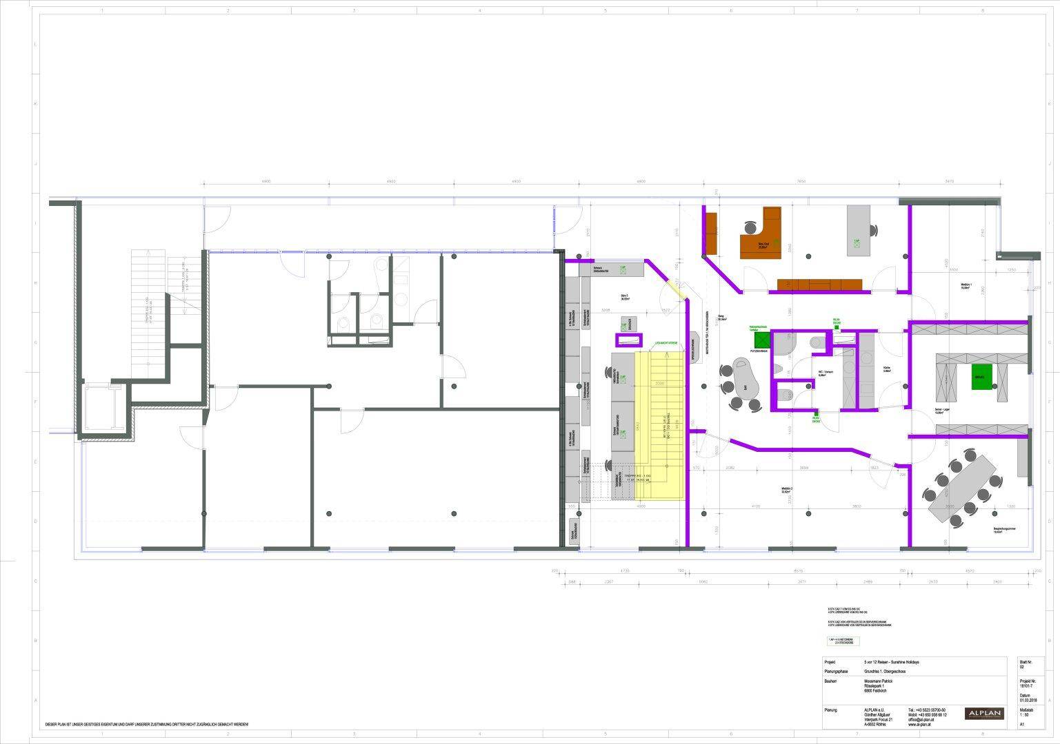 Umfassender Grundriss eines Bürokomplexes mit mehreren Räumen, Treppen und funktionalen Zonen.