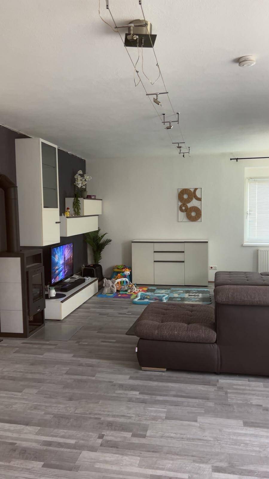 Geräumige 4-Zimmer-Altbauwohnung im Obergeschoss eines Zweifamilienhauses am Stadtrand - Ansicht 5