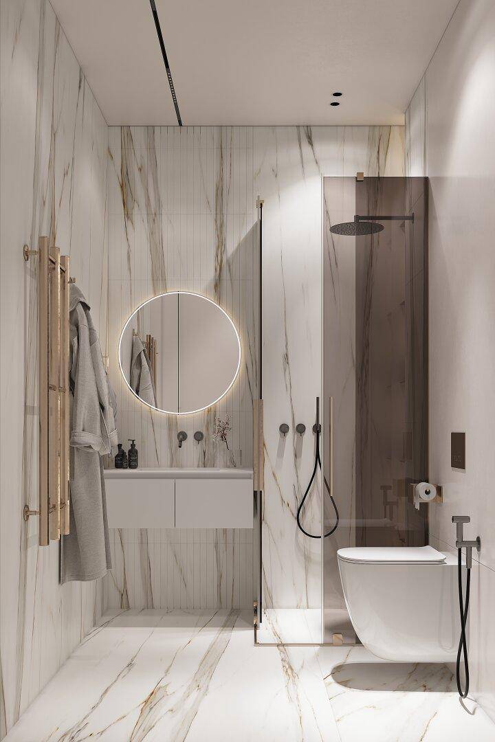 Modernes Badezimmer mit Marmorfliesen, begehbarer Dusche und beheiztem Handtuchhalter.