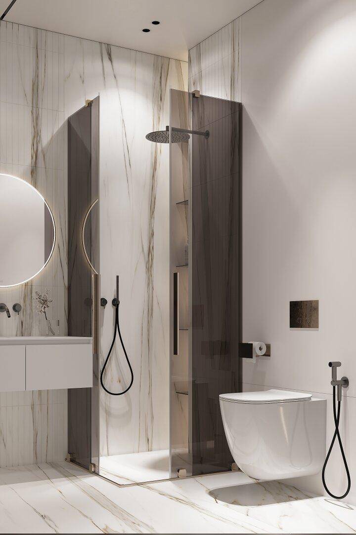 Modernes Badezimmer mit begehbarer Dusche, Wand-WC und Marmorfliesen an Wänden und Boden.