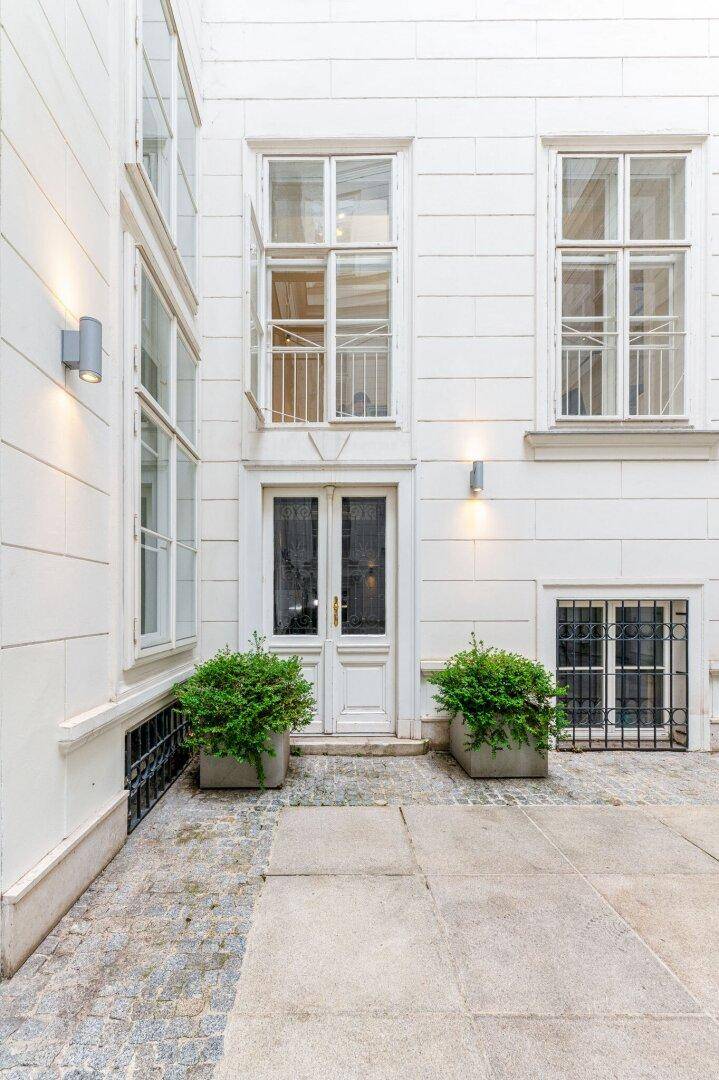 Gepflegter Innenhof zur Wohnung