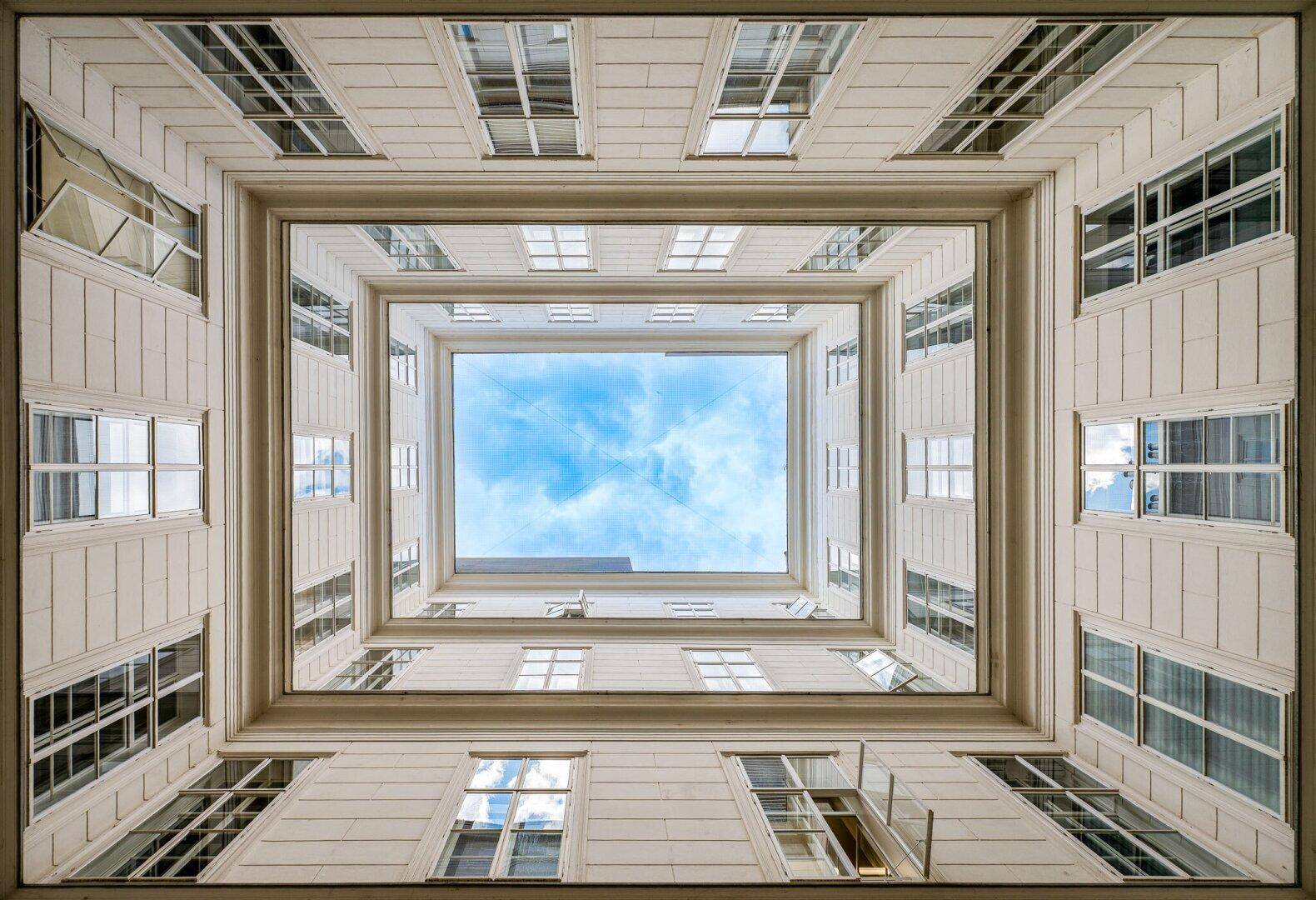 Heller Innenhof zur Wohnung