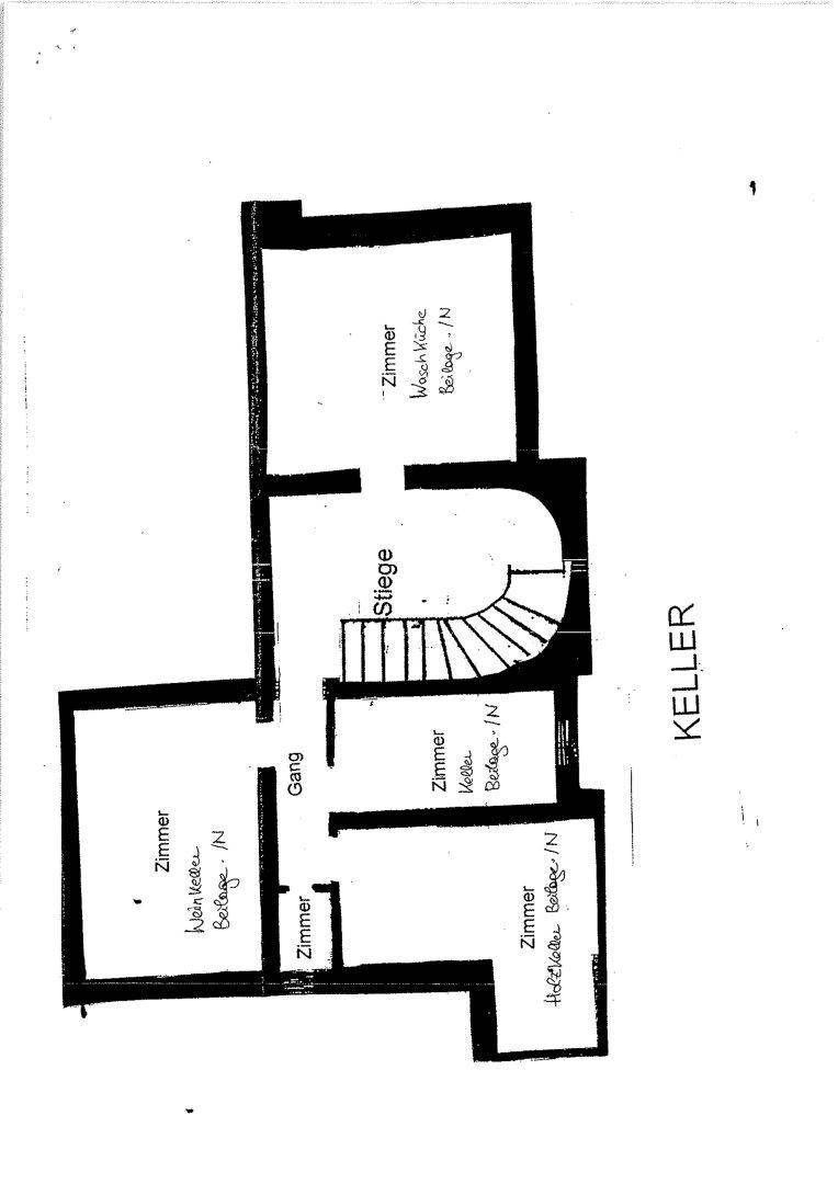 Grundriss des Kellers mit mehreren Zimmern und Treppenaufgang.