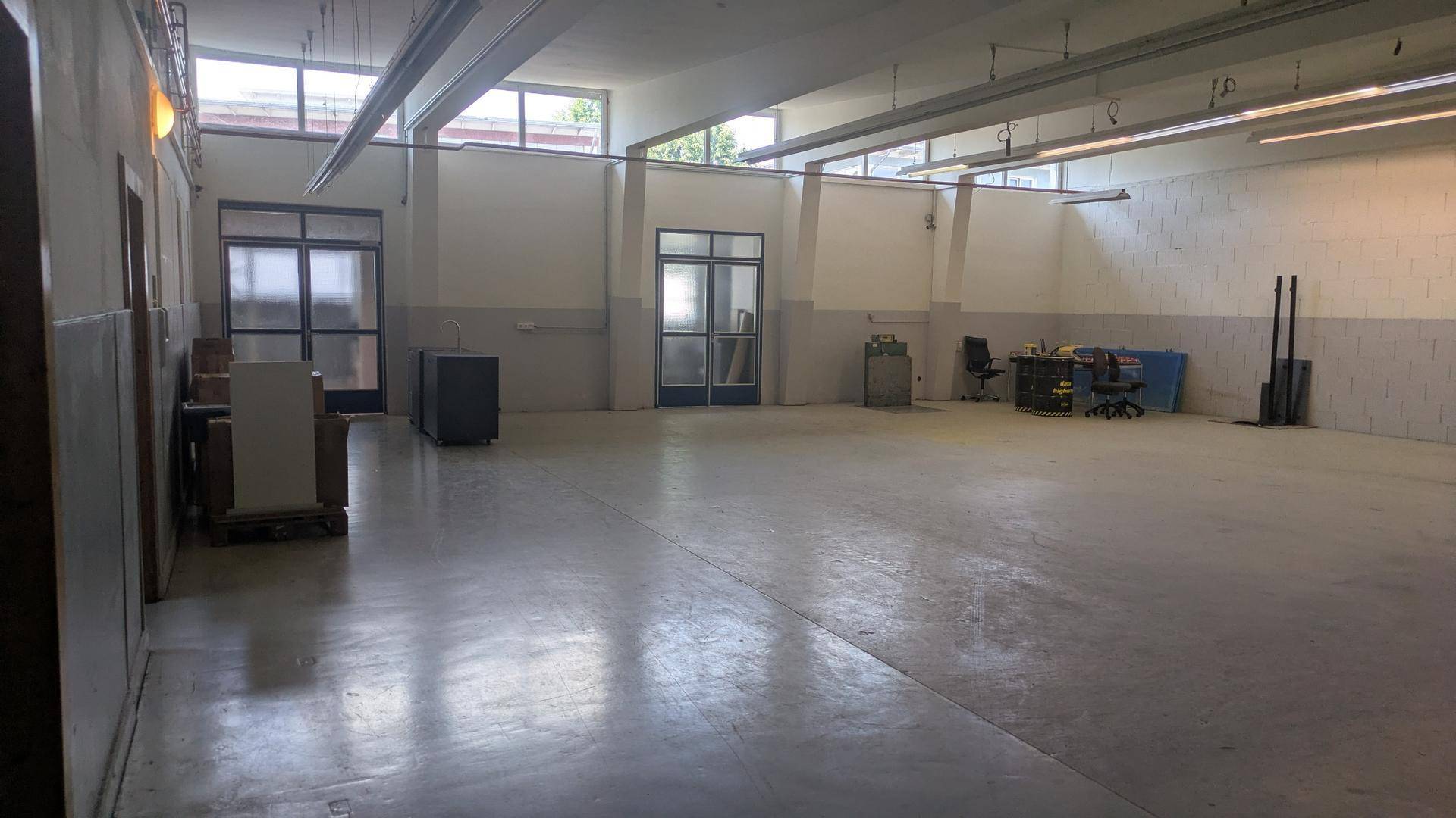 Gewerbehalle 485–1.085 m² mit Rampe, Hubtisch &amp; BAG – Lustenau, grenznah CH - Ansicht 2