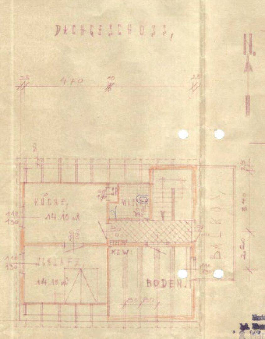 Handgezeichneter Grundriss des Dachgeschosses mit Schlafzimmern und Abstellraum.