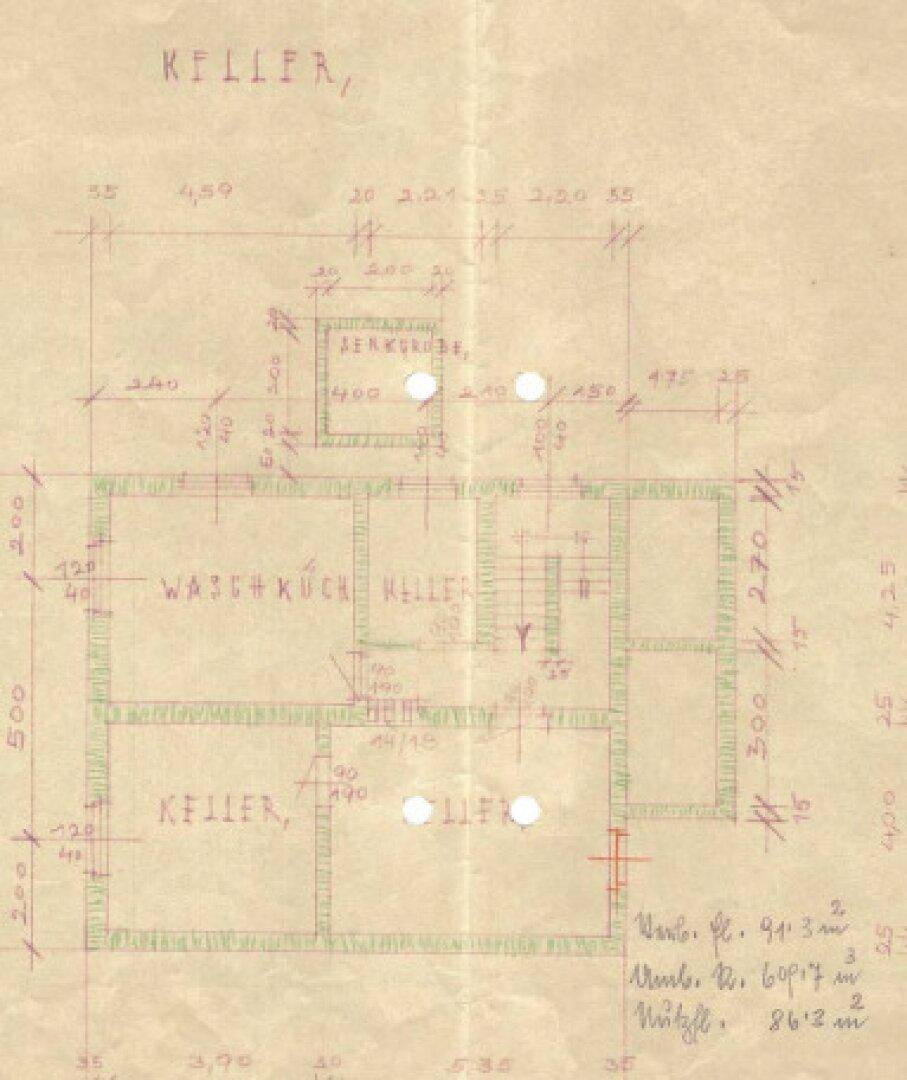 Handgezeichneter Grundriss des Kellers mit verschiedenen Lagerbereichen und Waschküche.