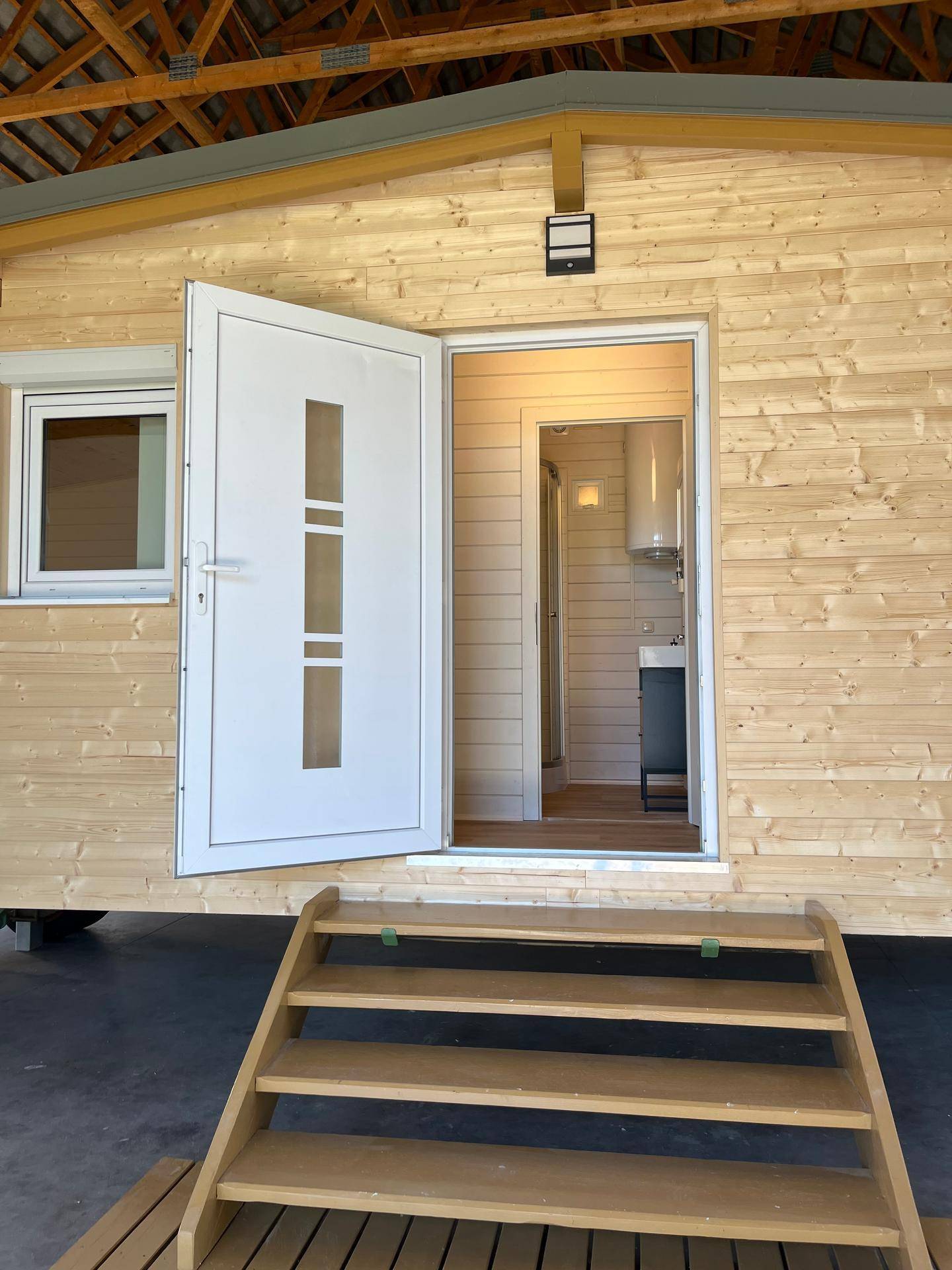 Tiny (mobil) Holzhaus auf Anhänger Fahrgestell – pohled 3