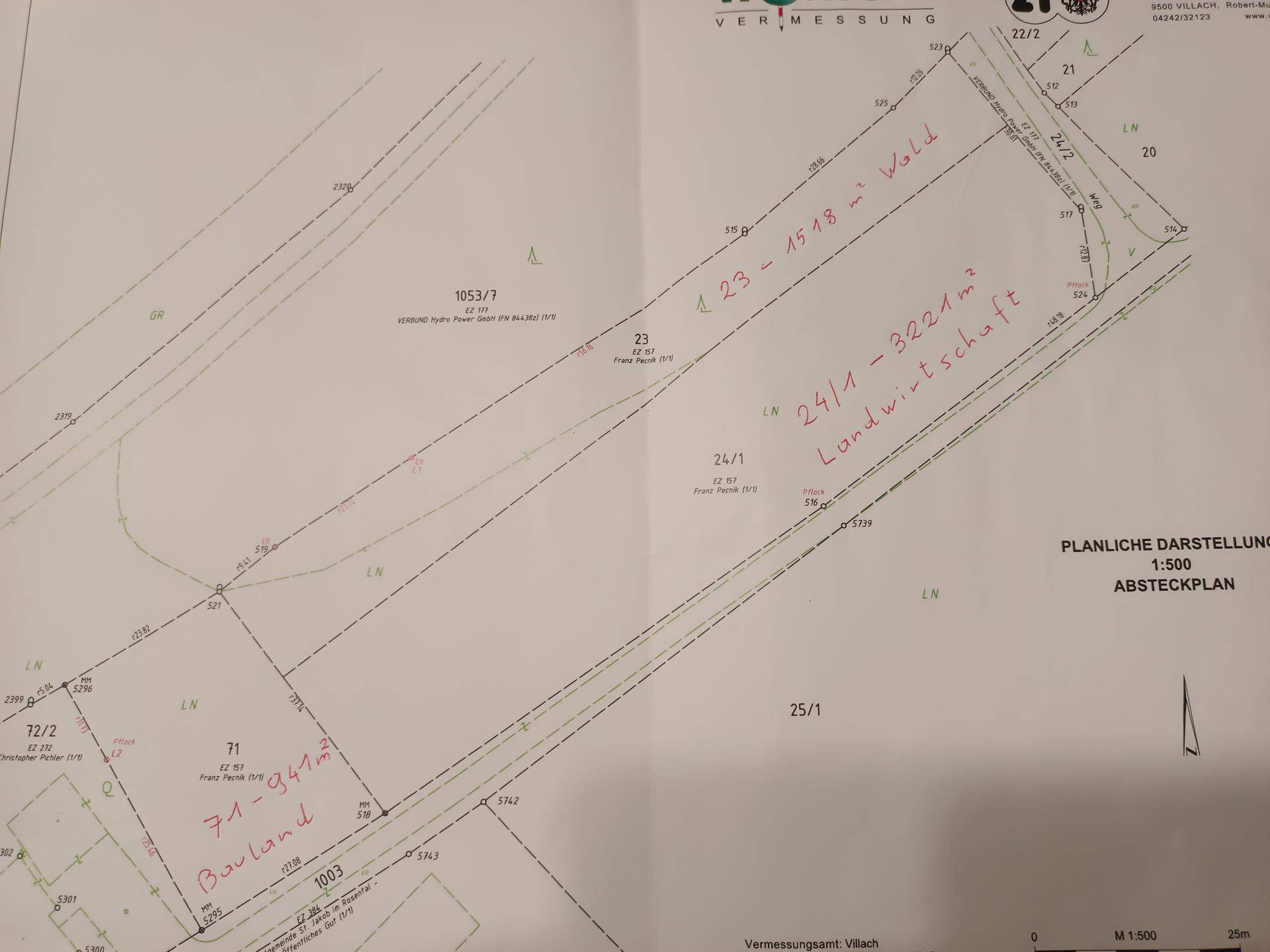 Detaillierter Absteckplan mit Grundstücksnummern, Flächenangaben und Vermessungslinien für die Planung.
