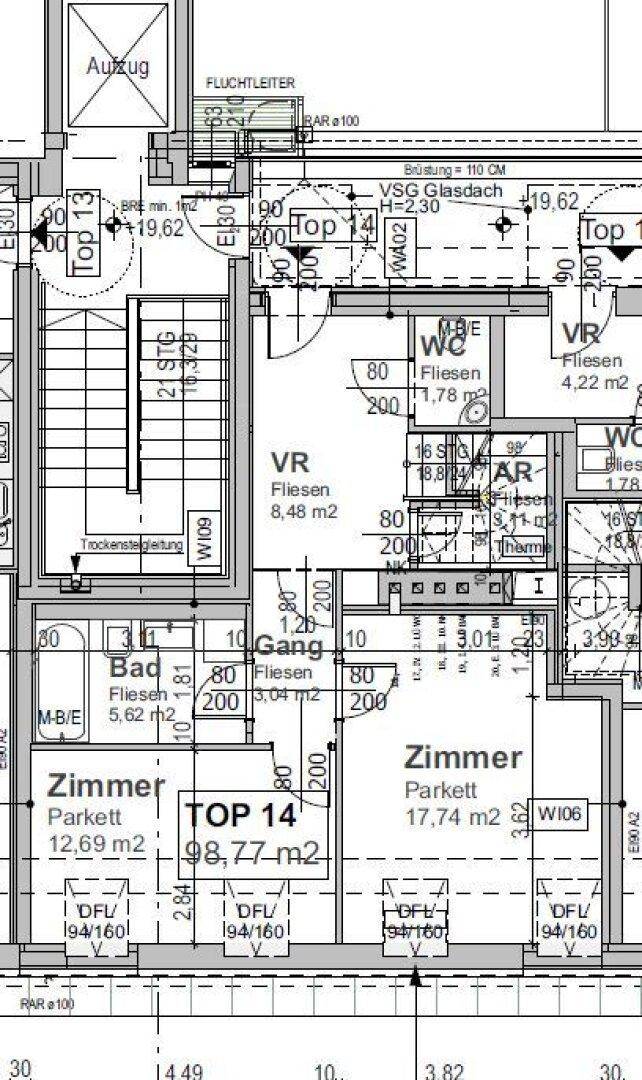 Detaillierter Grundriss des Dachgeschosses mit Zimmern, Bad und Aufzugzugang.