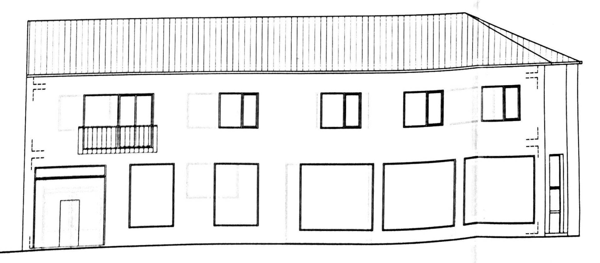 Architektonische Zeichnung der Gebäudefassade mit Balkon und großen Fenstern.