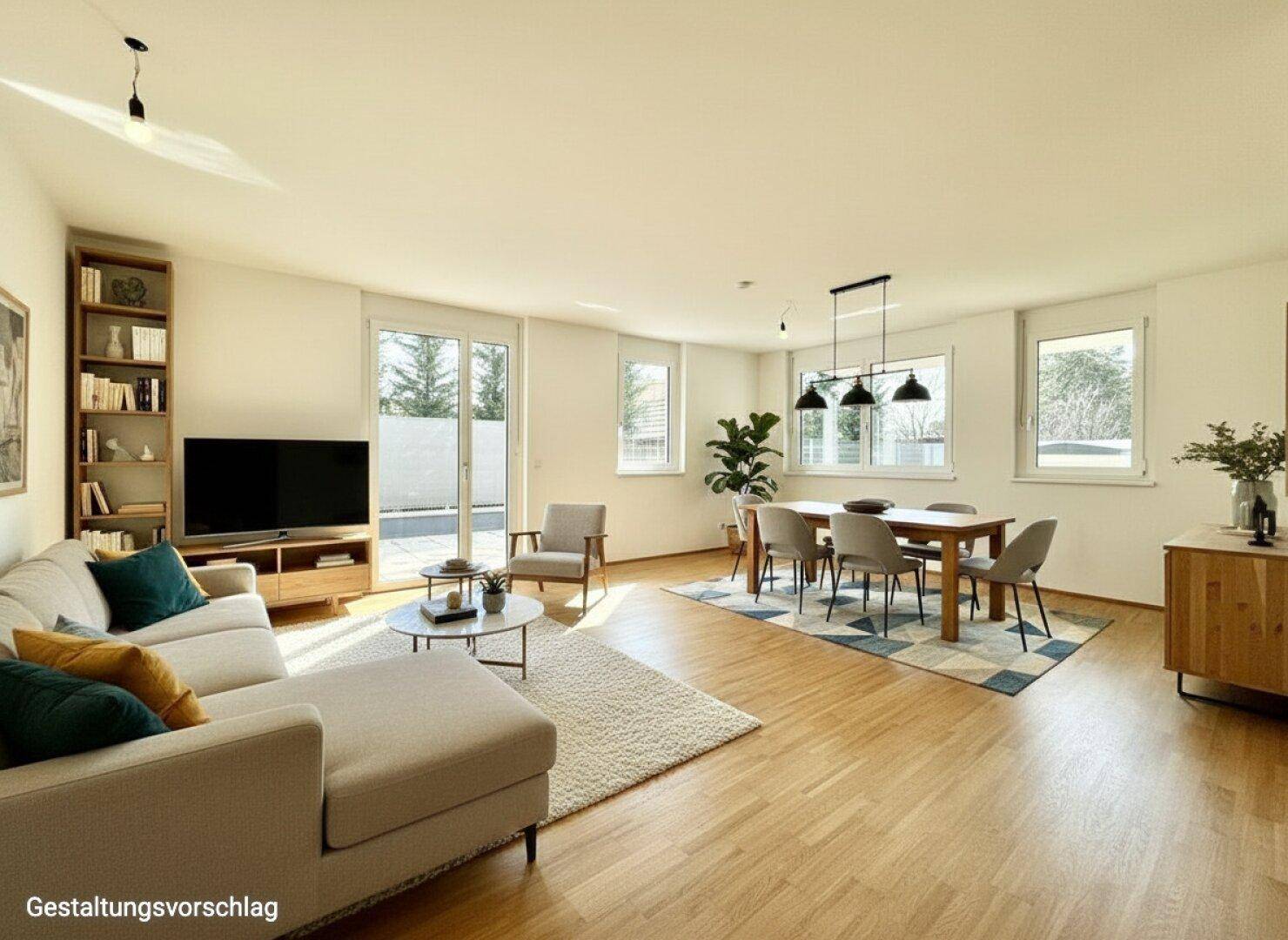 Heller, offener Wohn-Essbereich mit Holzboden, großen Fenstern und Zugang zum Balkon.
