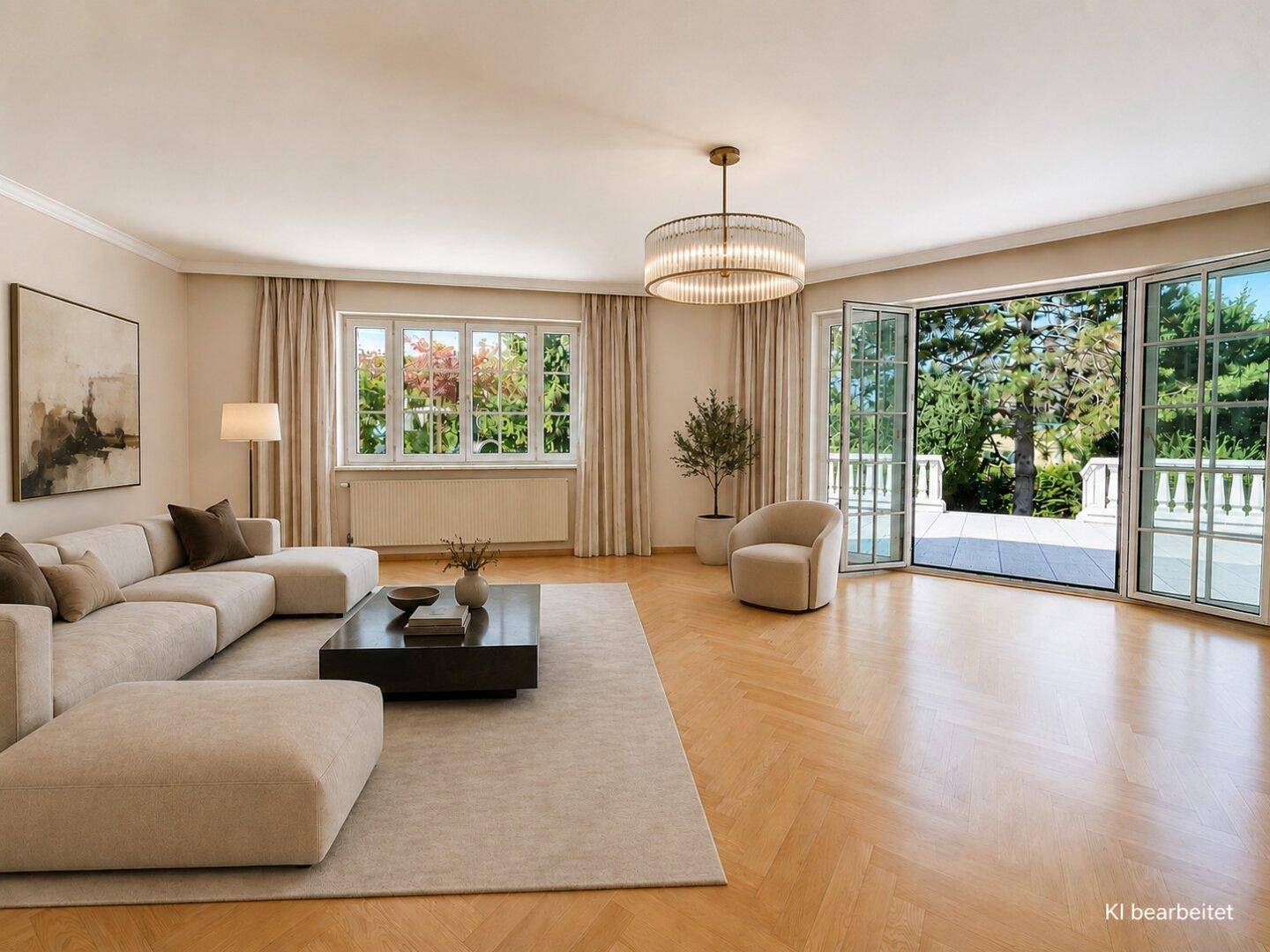 Modern inszeniertes Wohnzimmer mit Fischgrätparkett, großen Fenstern und Zugang zur Terrasse.