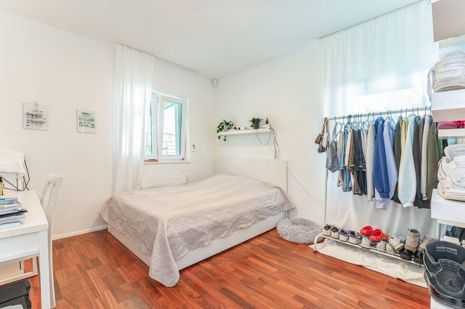 Hervorragendes Einfamilienhaus mit großem Garten, Terrasse und Garage - Ansicht 6