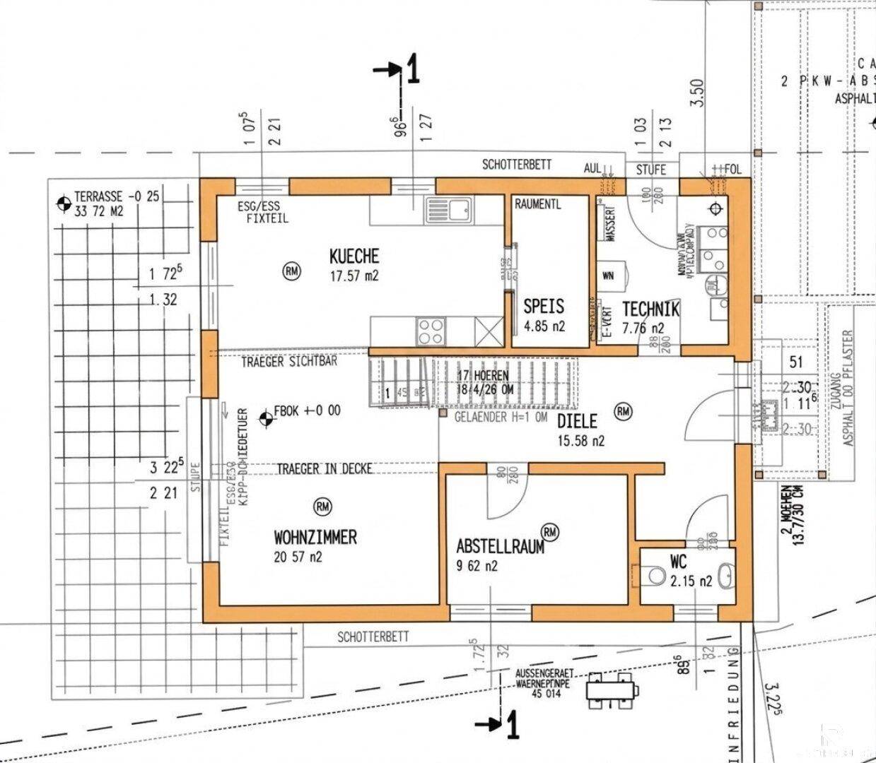 Grundriss des Erdgeschosses mit offener Küche, Wohnzimmer und Terrasse.