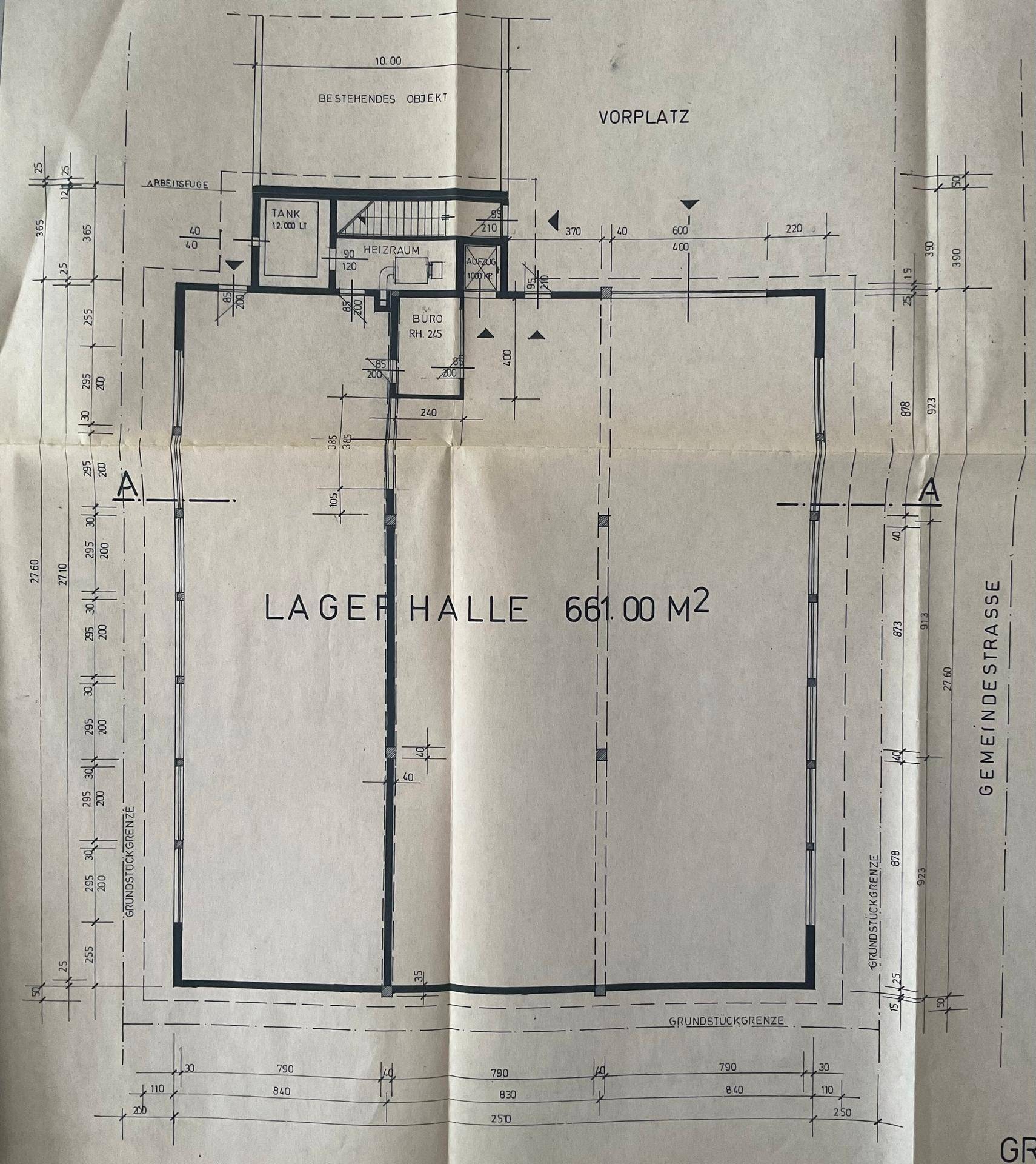 Detaillierter Grundriss der 661,00 m² großen Lagerhalle mit Büro- und Heizraum.