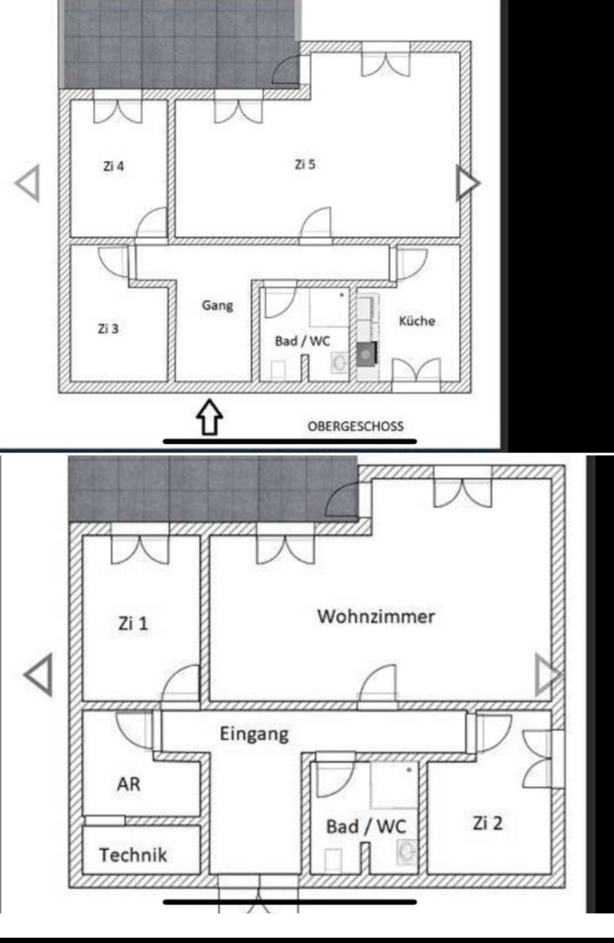 Grundrisse des Obergeschosses und Erdgeschosses mit Raumaufteilung und Bädern.