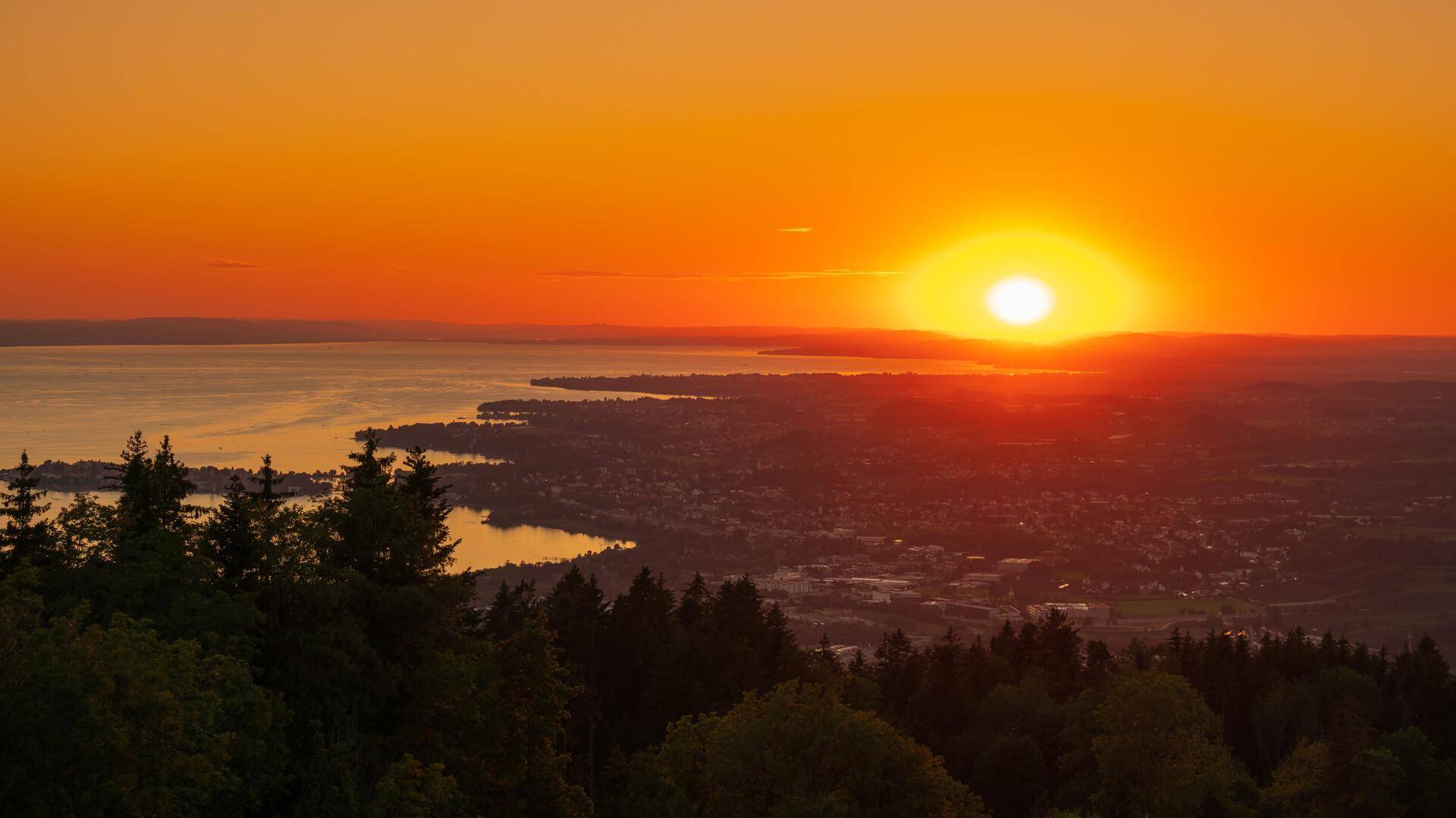 Der Sonnenuntergang, jeden Tag ein Schauspiel über dem See
