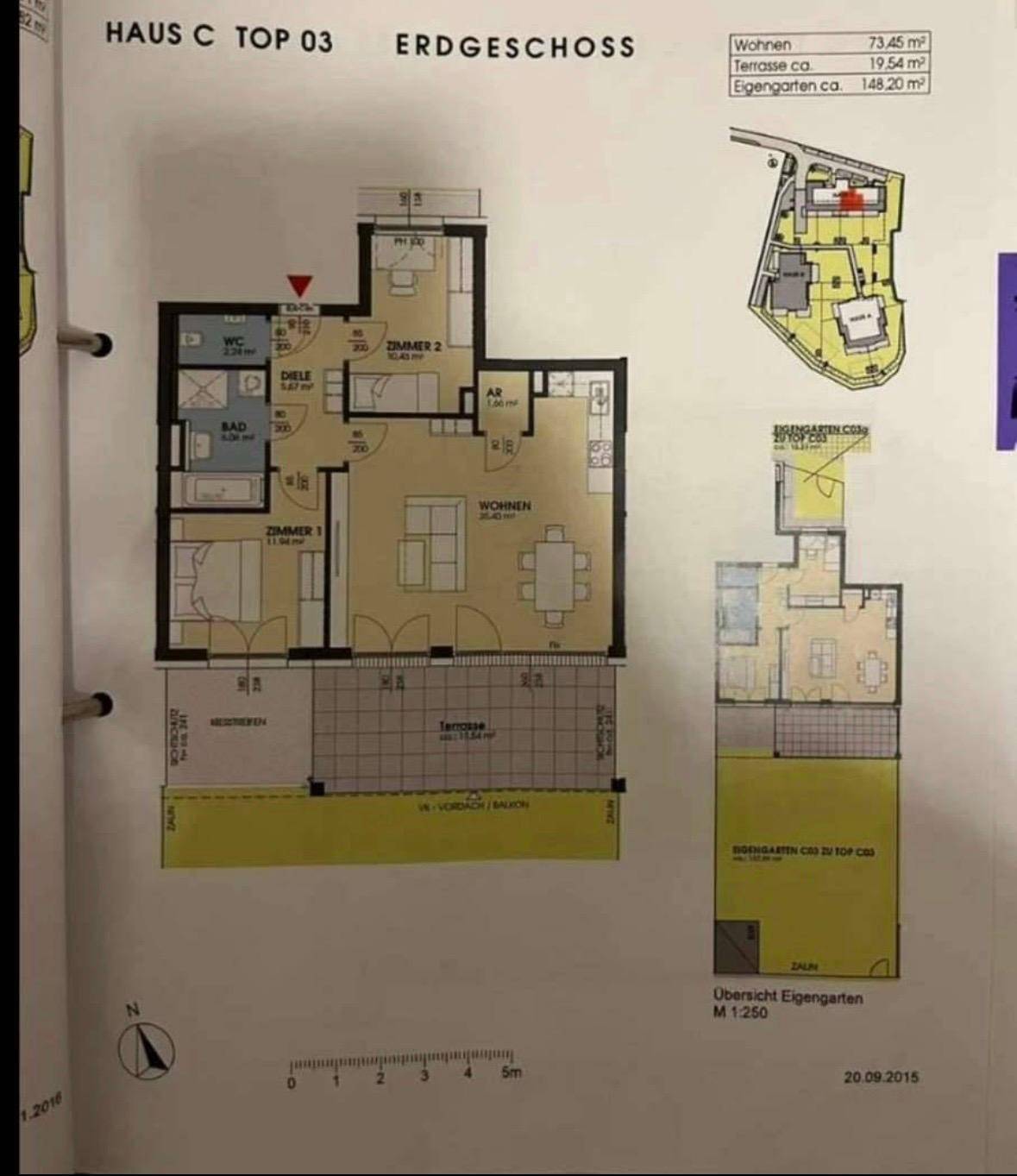 Detaillierter Grundriss des Erdgeschosses mit Wohnbereich, zwei Zimmern, Terrasse und Garten.