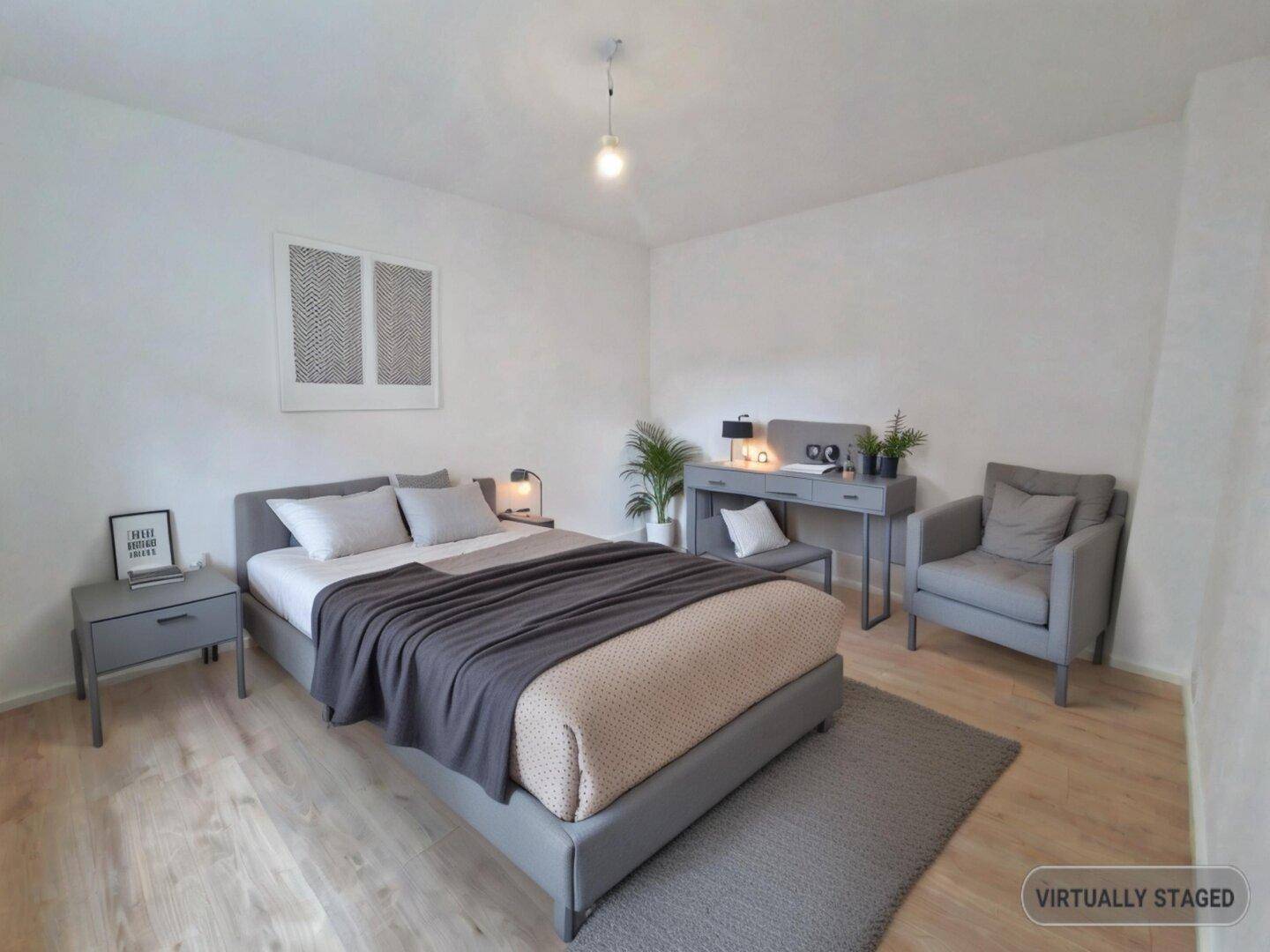 Virtuell inszeniertes Schlafzimmer mit Doppelbett, Schreibtisch und hellem Laminatboden.