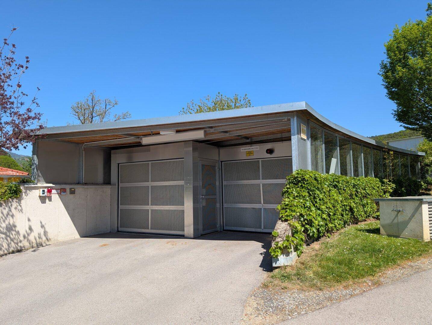 Tiefgaragenzufahrt