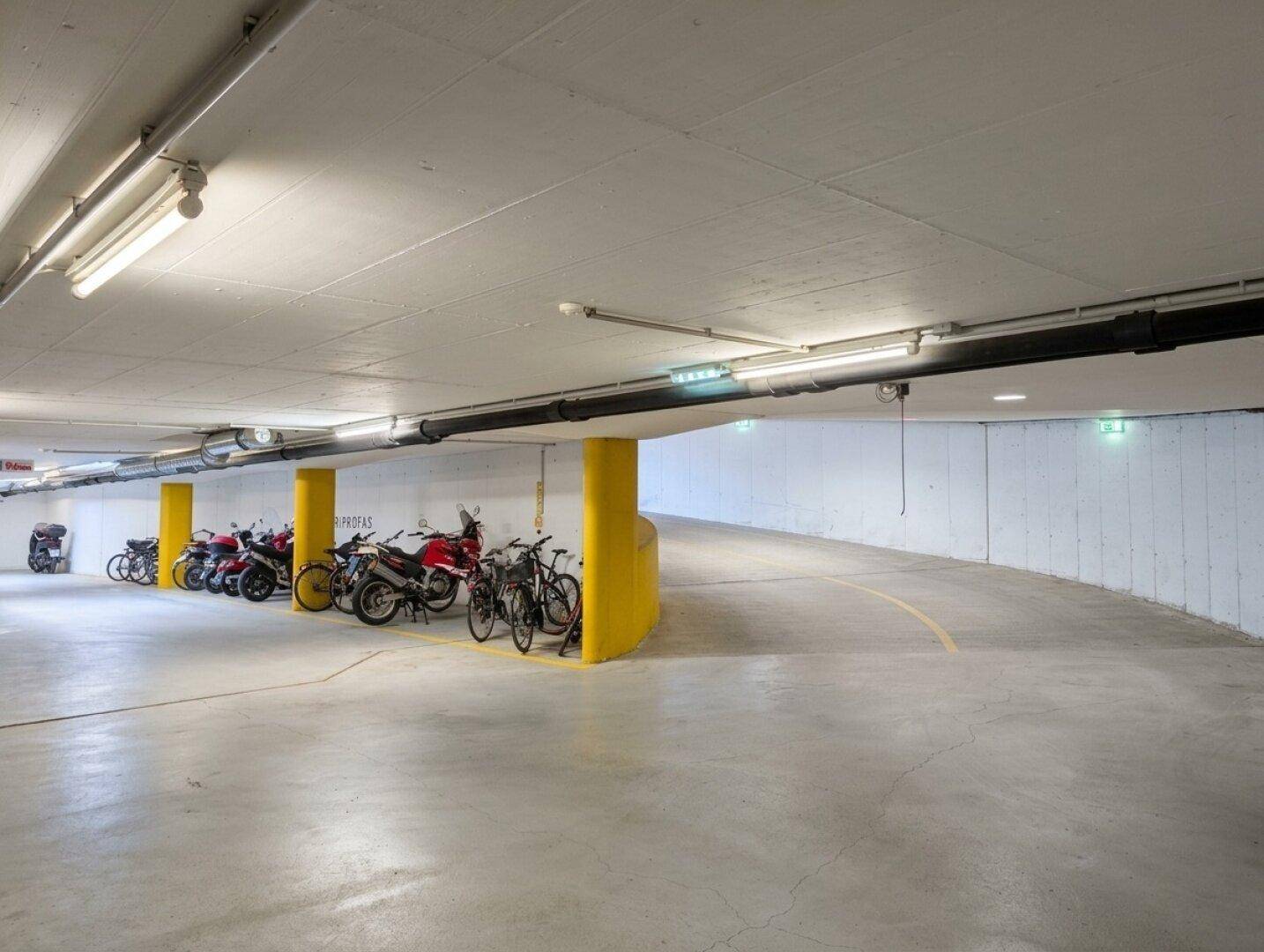 Ausreichend Stellplätze für einspurige Fahrzeuge