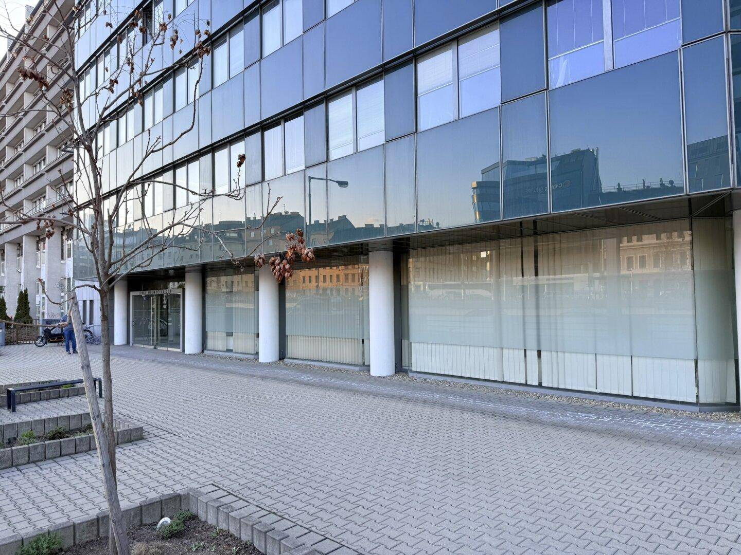 Storchengasse 1: Vielseitig nutzbare Gewerbefläche in bester Lage mit Top-Anbindung auf ca. 1.300m² + Stellplätze + Zusatzflächen verfügbar! - Ansicht 6
