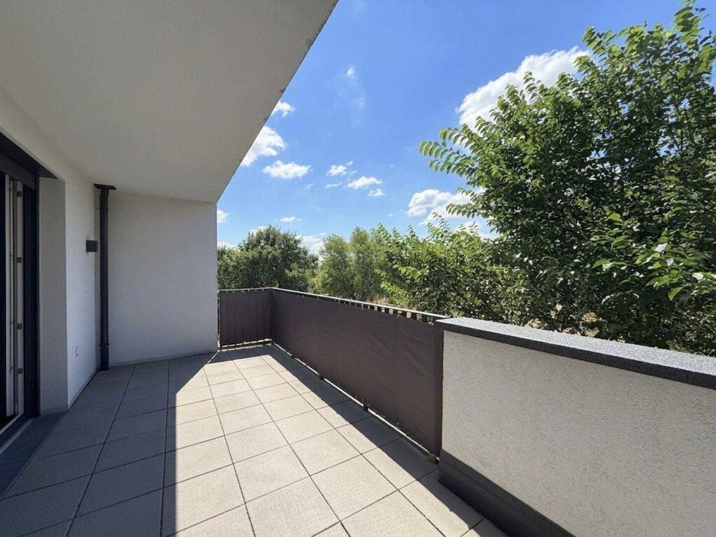 Sonnige 2-Zimmer-Wohnung mit großem Balkon und Kühlung! - Widok 2