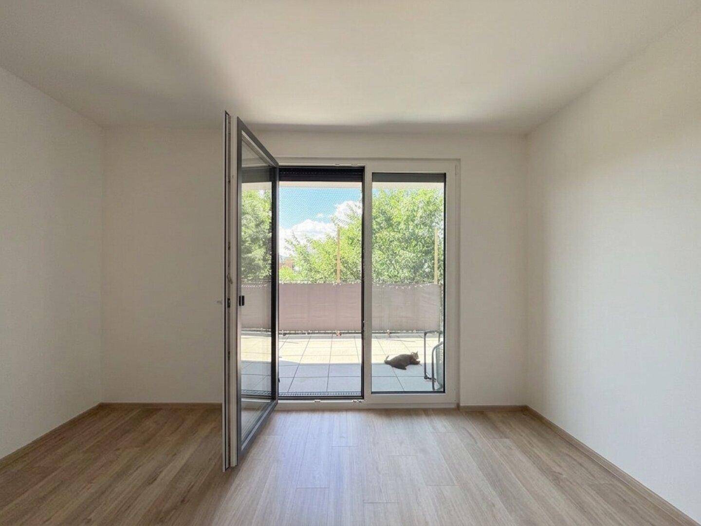 Sonnige 2-Zimmer-Wohnung mit großem Balkon und Kühlung! - Widok 3